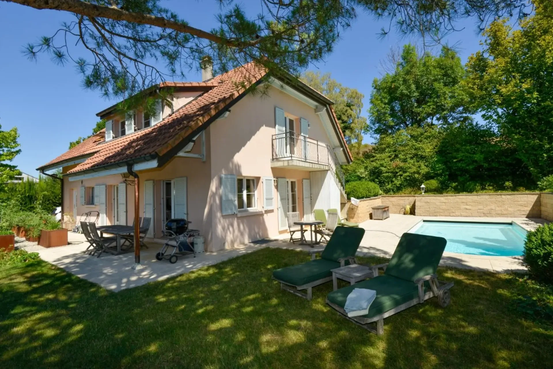 Prächtige und geräumige 7.5-Zimmer-Villa mit Pool