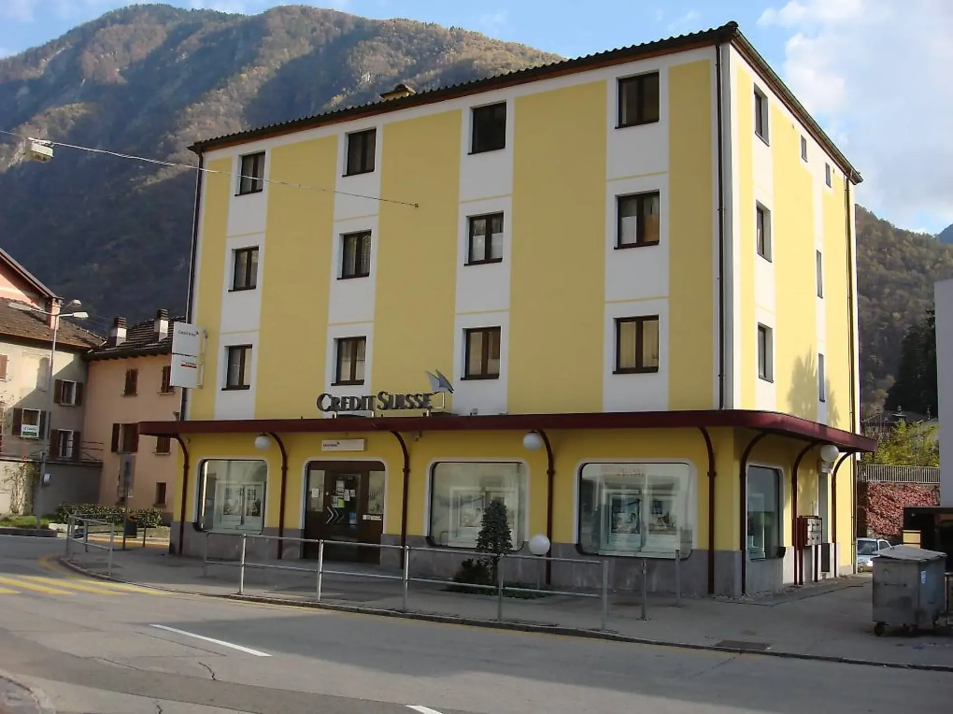 Büromiete - 2 Räume mit Parkplatz inklusive - Roveredo
