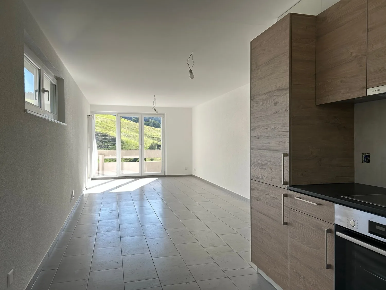 Renovated 3.5-room apartment with view and balconies
