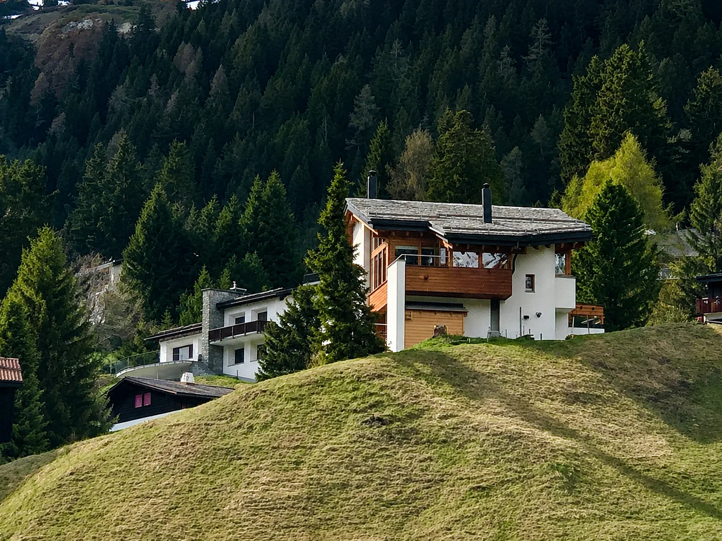 Attraktiver 4,5-Zimmer-Hausteil mit Galerie und traumhafter Aussicht in Valbella