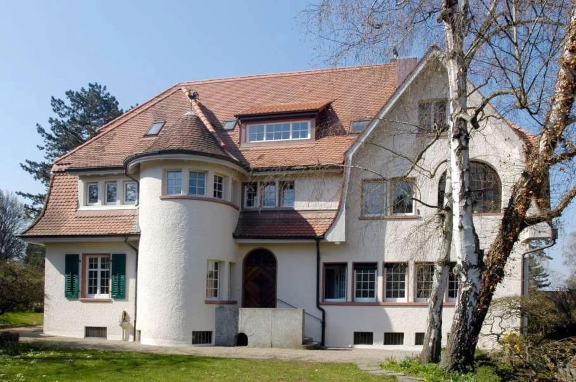 Appartement maisonnette spacieux avec caractère et idylle de jardin