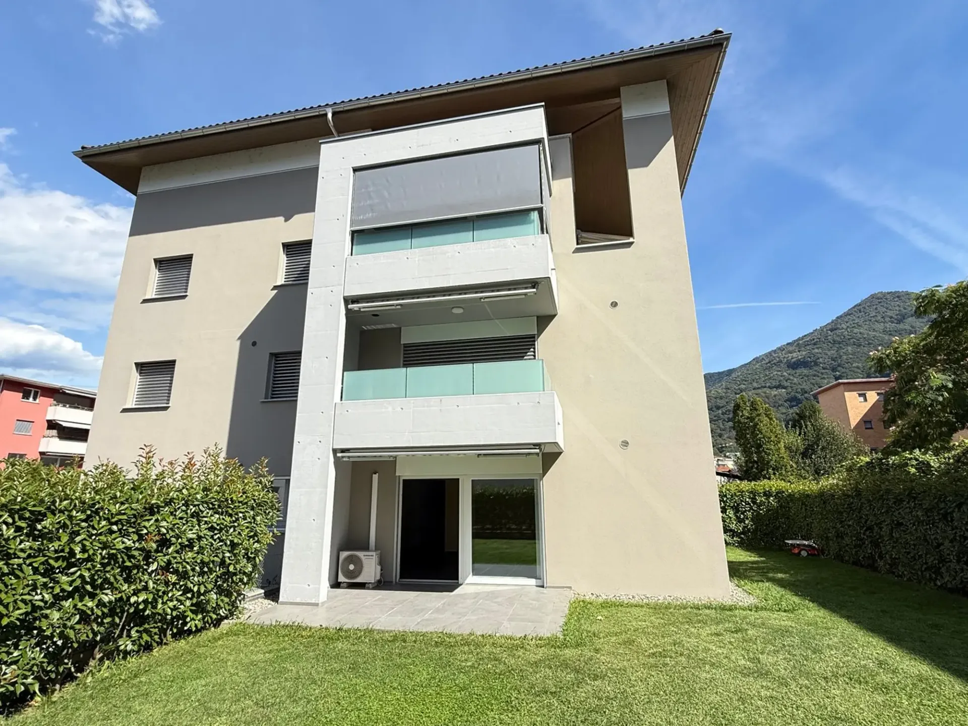 Appartement de 3,5 pièces doté de tous les confort et jardin privé!