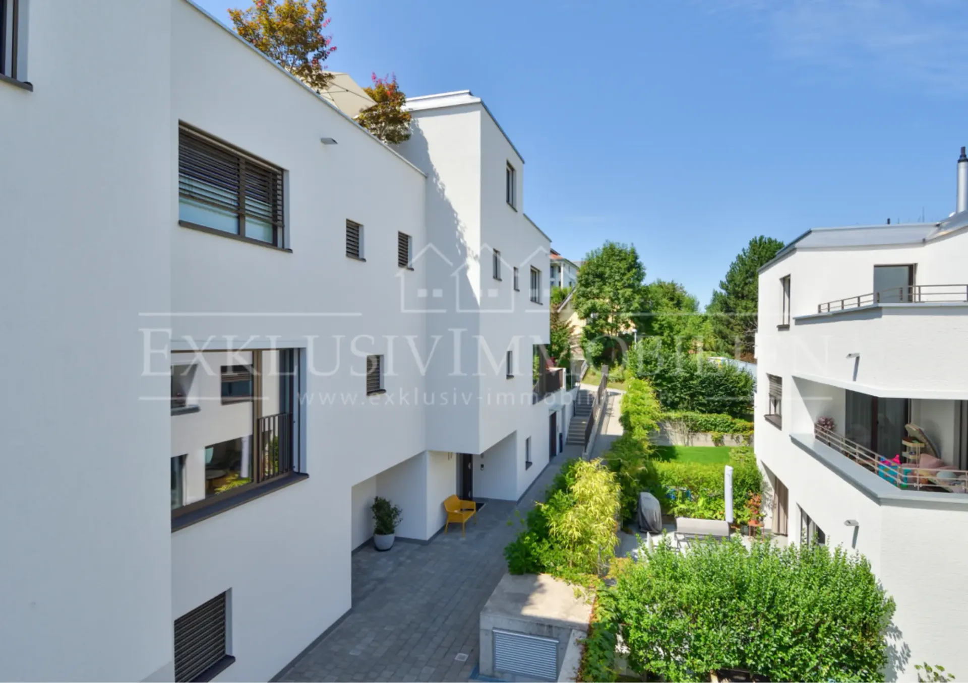 Modern, exclusive dream house in a premium location with breathtaking lake views