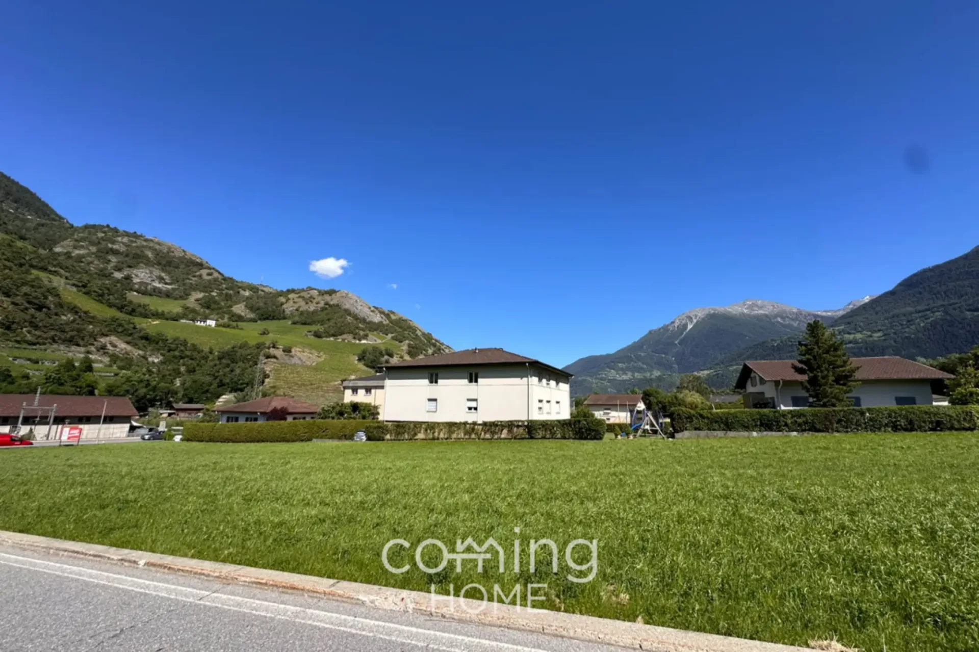 Familienfreundliche 4.5-Zimmer-Wohnung mit Balkon und traumhafter Aussicht in Susten