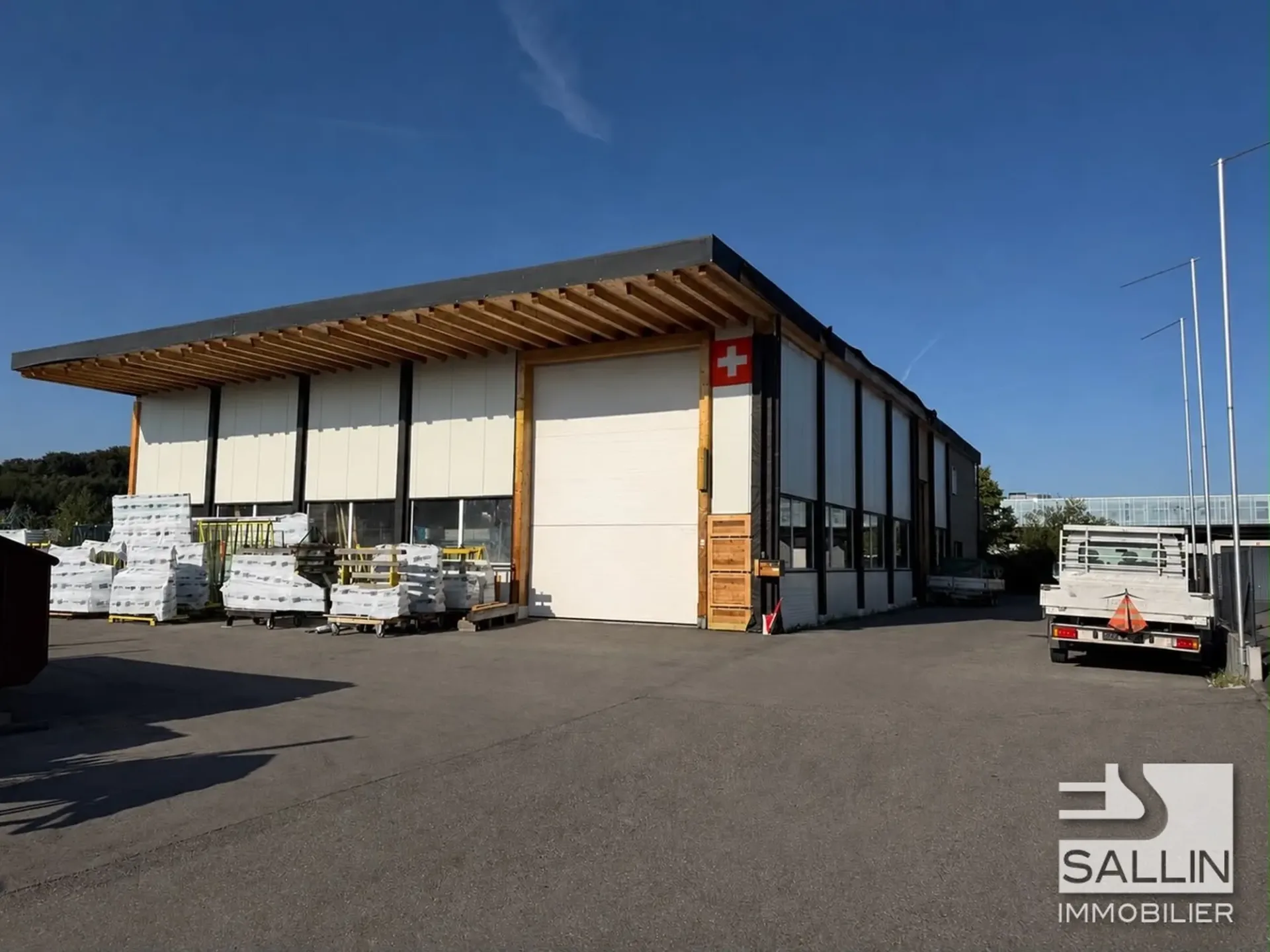Industriehalle von ca. 445 m² mit 5½-Zimmer-Wohnung