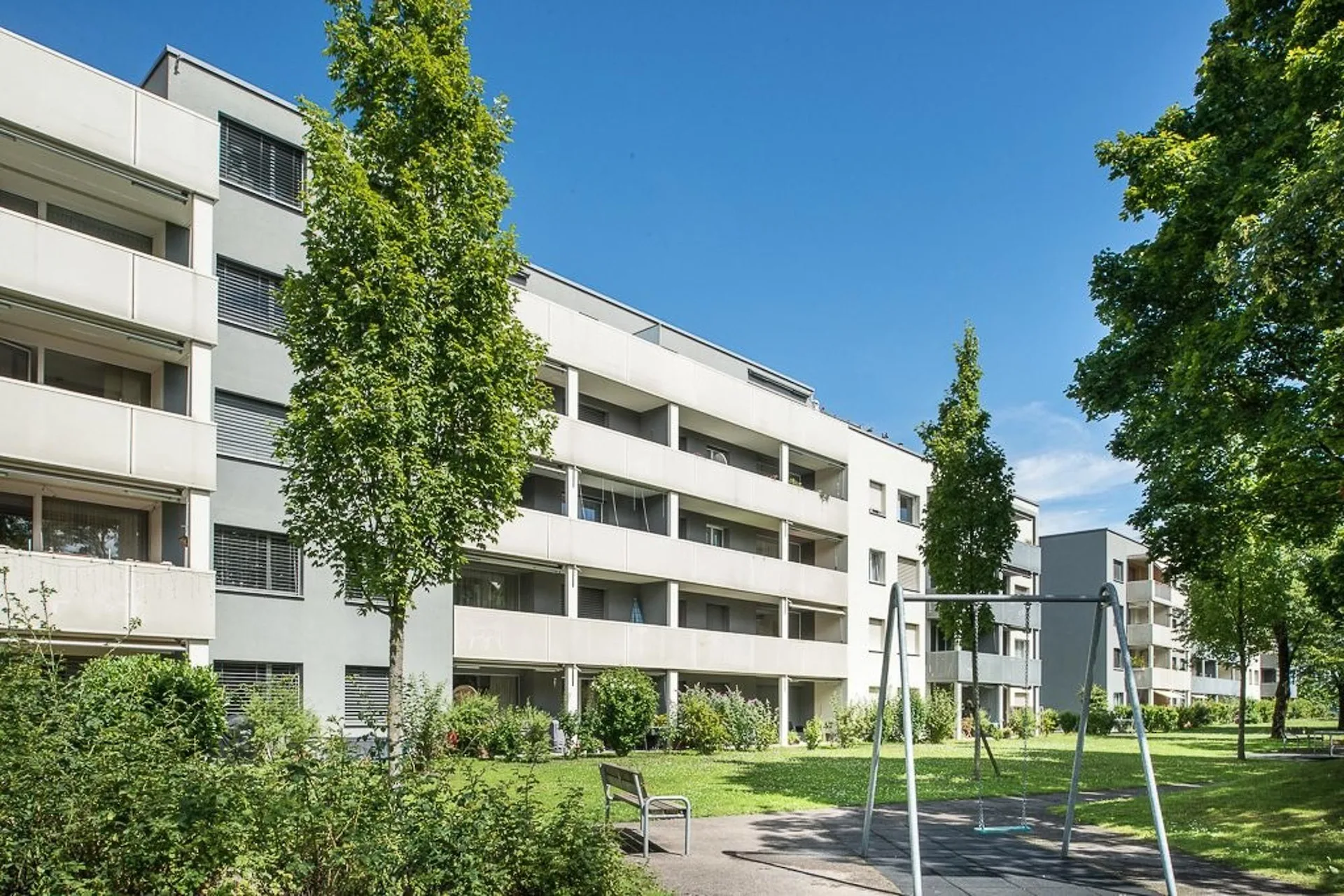 Beautiful and central 3.5 room garden apartment for rent