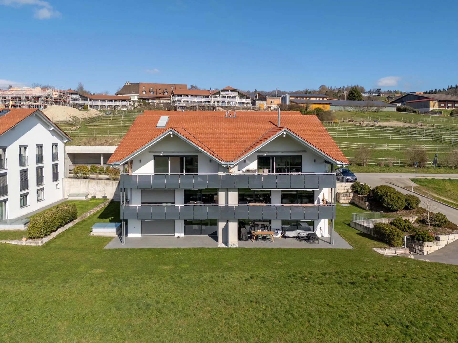 Dachgeschoss 5.5 Zimmer mit großer Terrasse und Abstellraum – 198 m² Wohnfläche