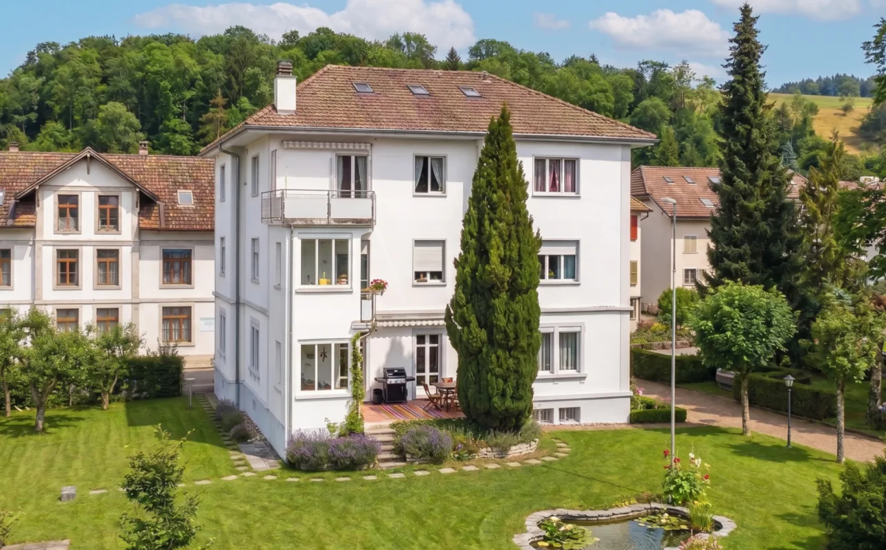 Projet passionnant de maison multifamiliale et grande part de jardin en réserve de terrain à bâtir
