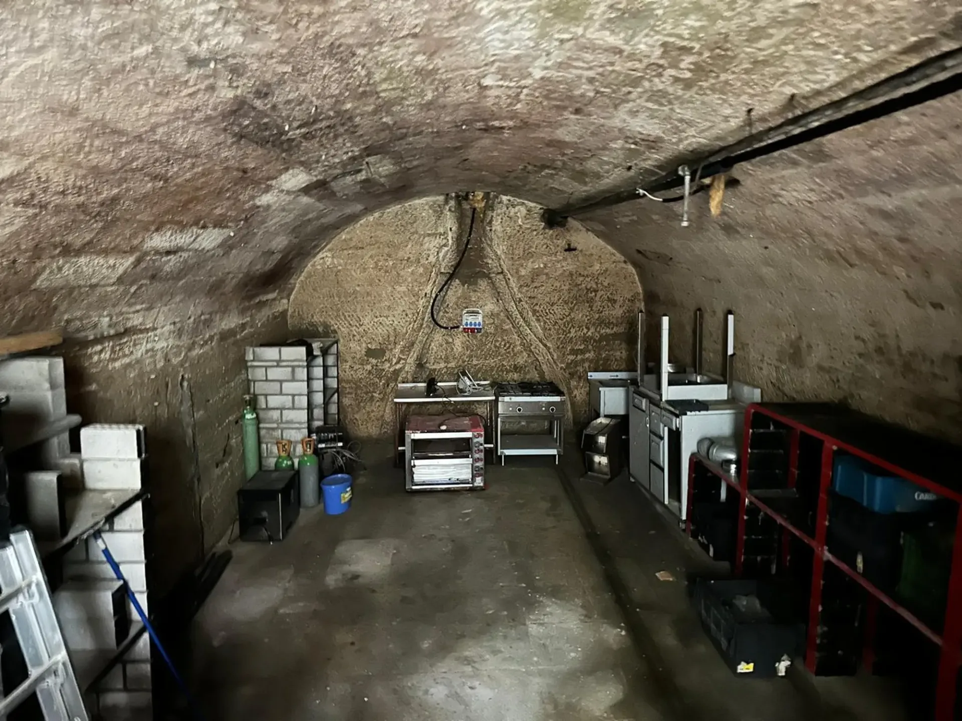 Espace commercial et de stockage à louer à Cressier