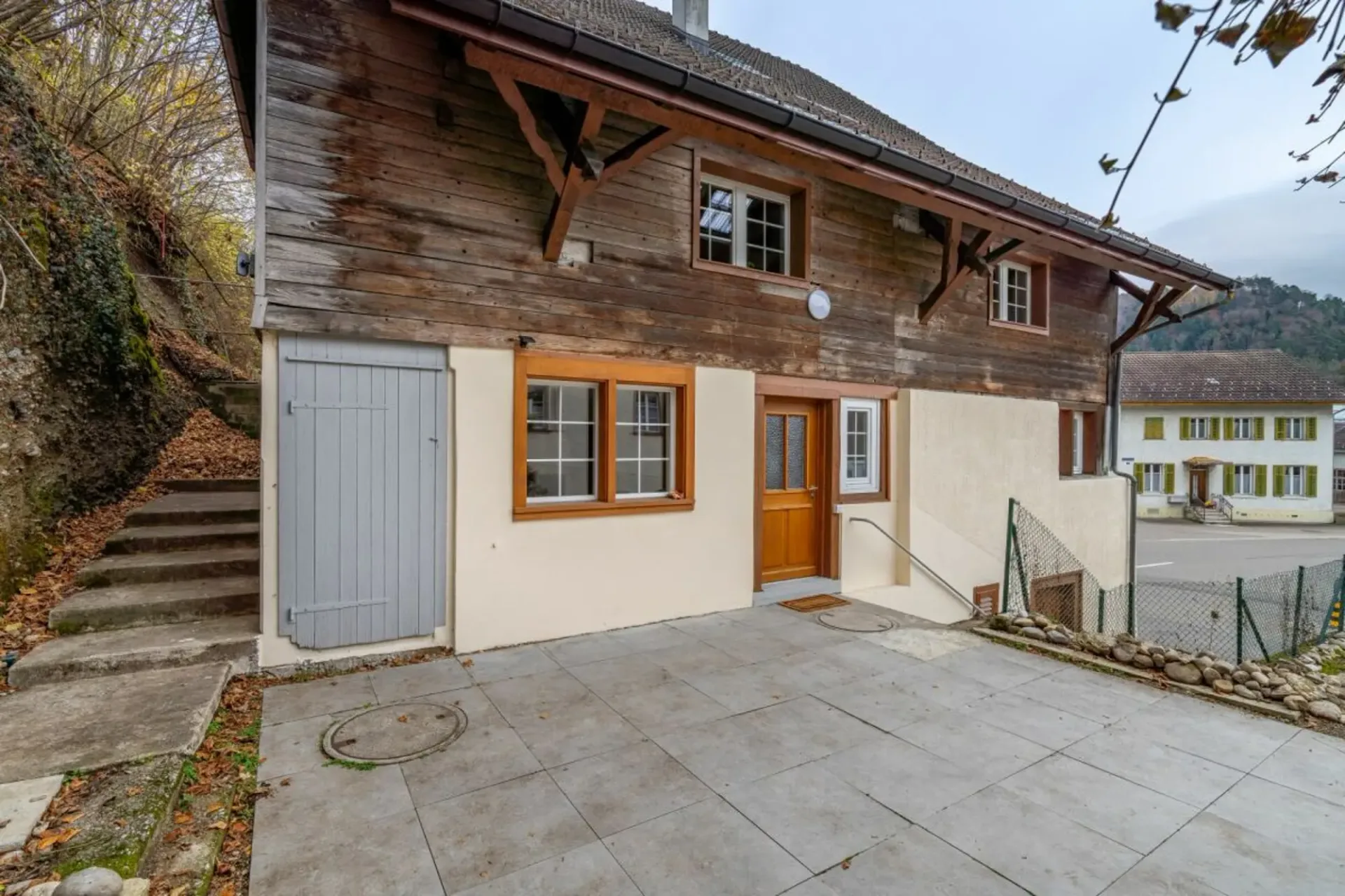 Saniertes Zweifamilienhaus in Wila – Ideal für Eigennutzer und Investoren