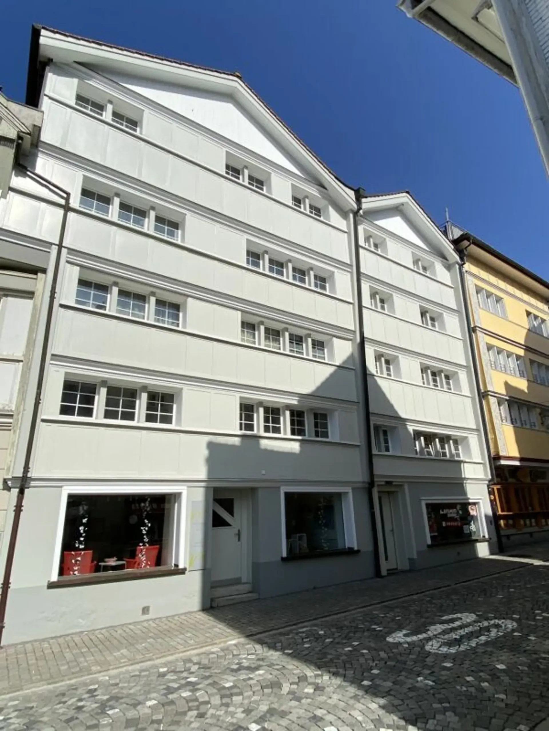 Charmante 3.0-Zi-Wohnung im Zentrum. Preiswert! Hell. Renoviert. 3.0-Zimmer in stilvollem Haus!
