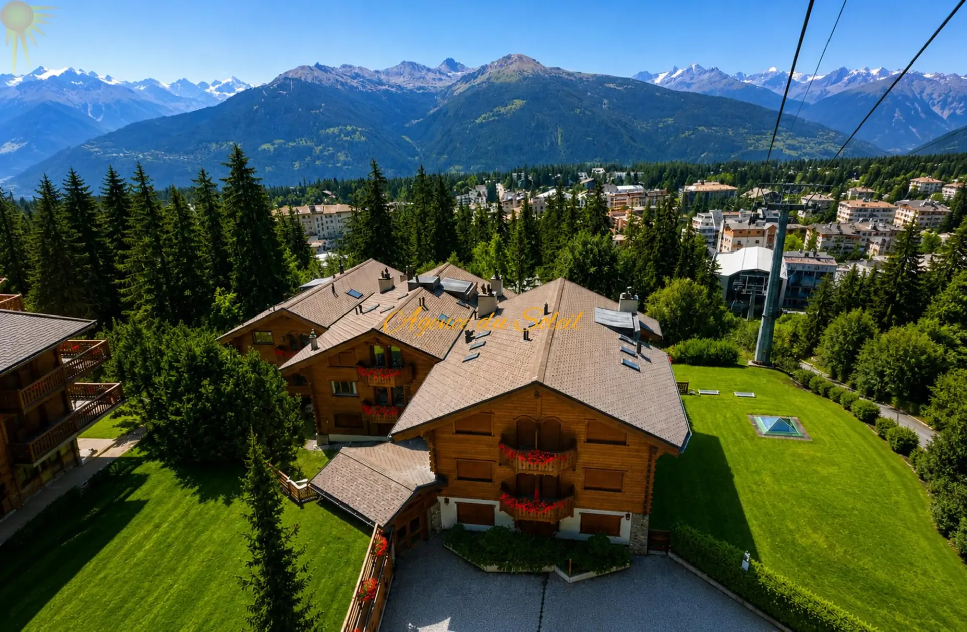 Appartement Ski-in/Ski-out de standing de 4.5 pièces avec piscine privée au coeur de Crans !