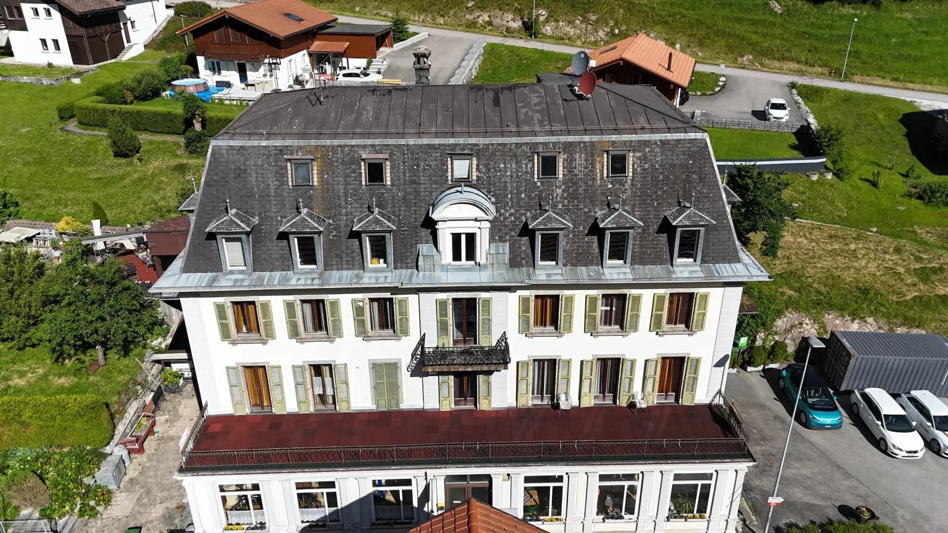 Altes Charakterhotel mit bebaubarem Land ? Großes Potenzial für Aufwertung
