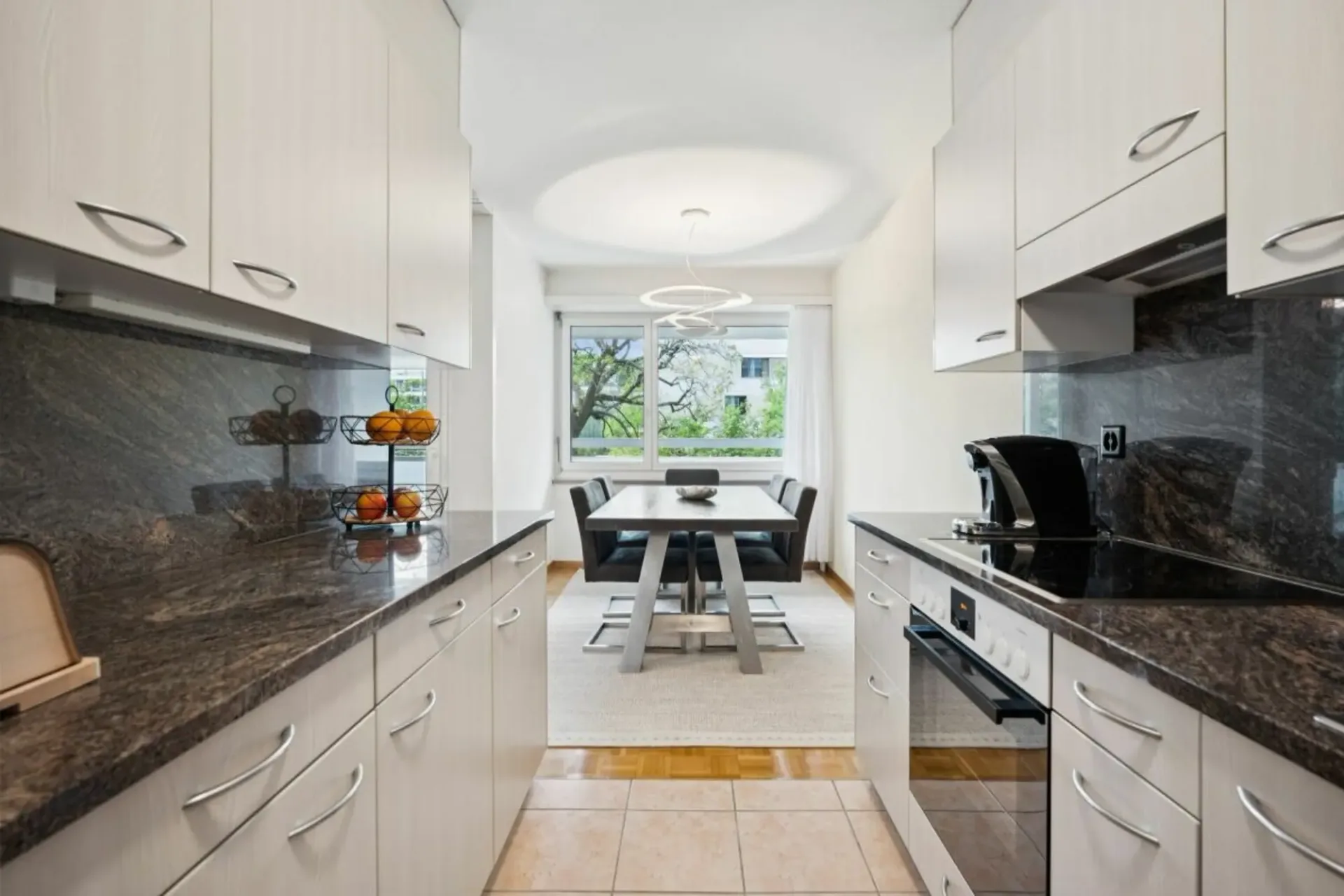 Moderne, komfortable 4½-Zimmer-Wohnung mit grosszügigem Südbalkon und Einstellhallenplatz
