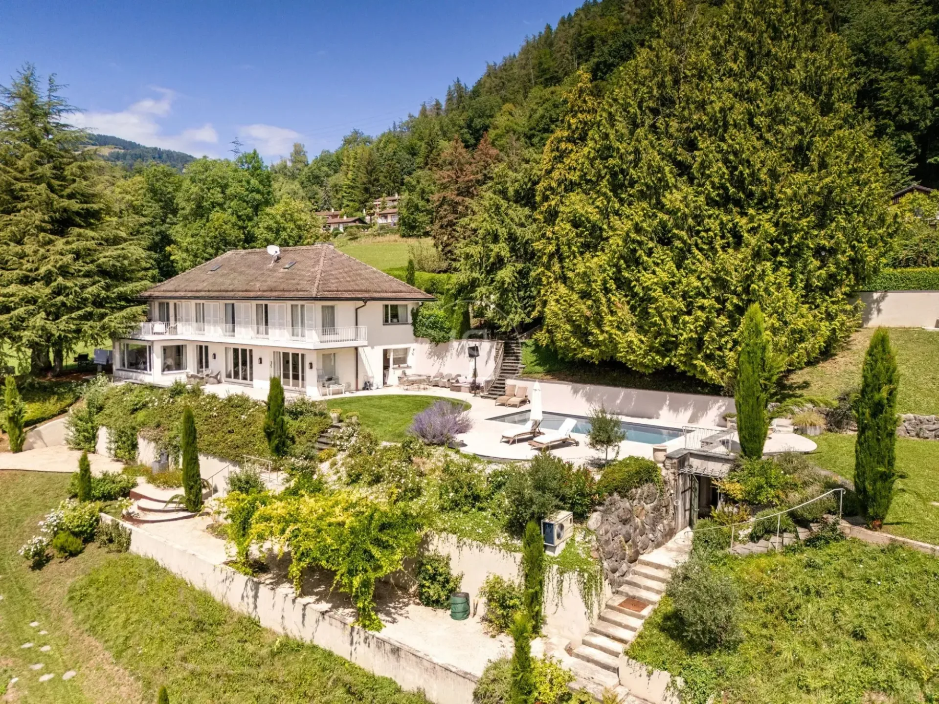 Superbe Immobilie mit Pool und Panoramablick über Montreux