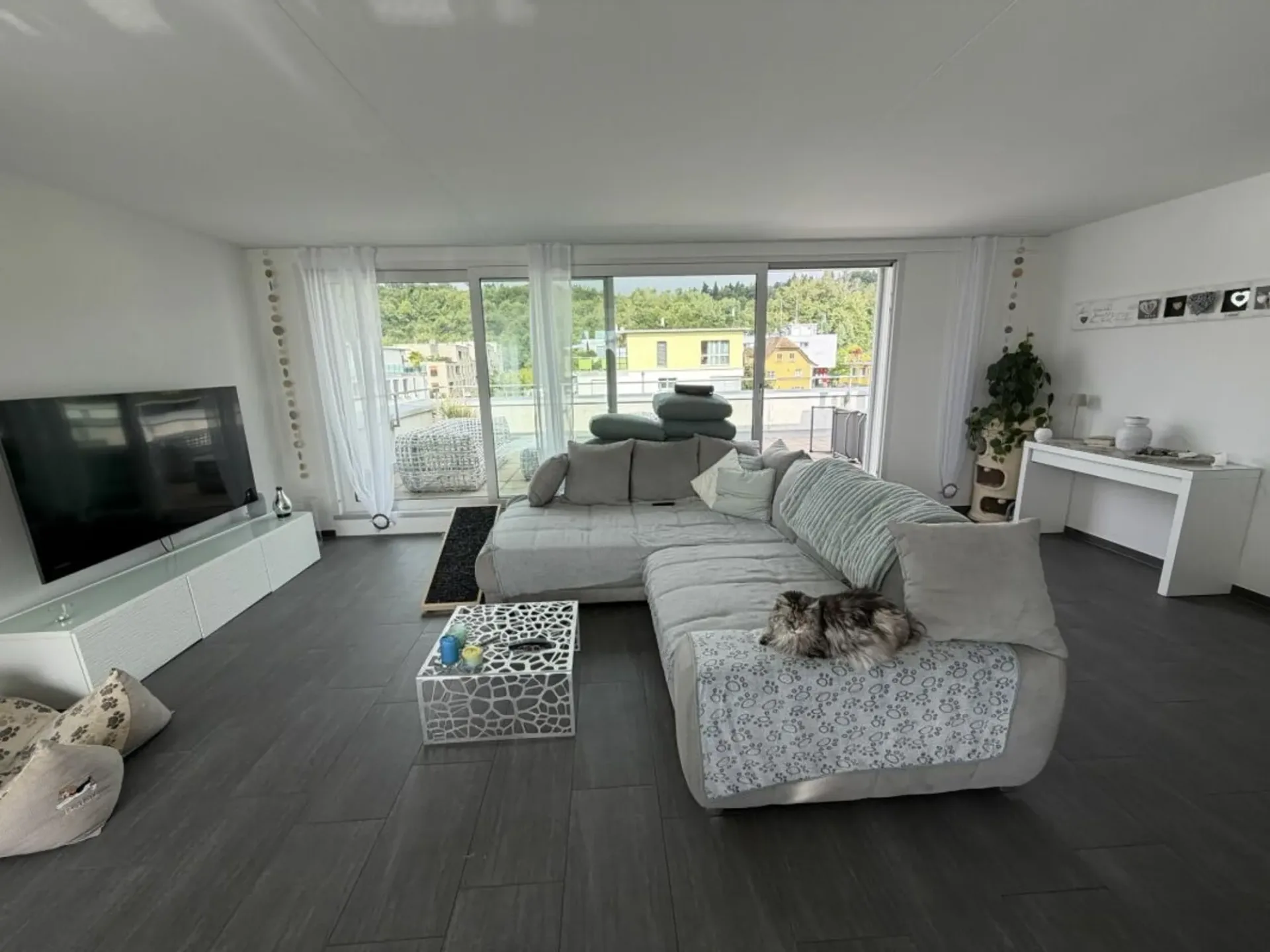 Hier wohnt das Wow - 4.5-Zimmer-Attika in Hausen - Wohnen über den Dächern mit Stil