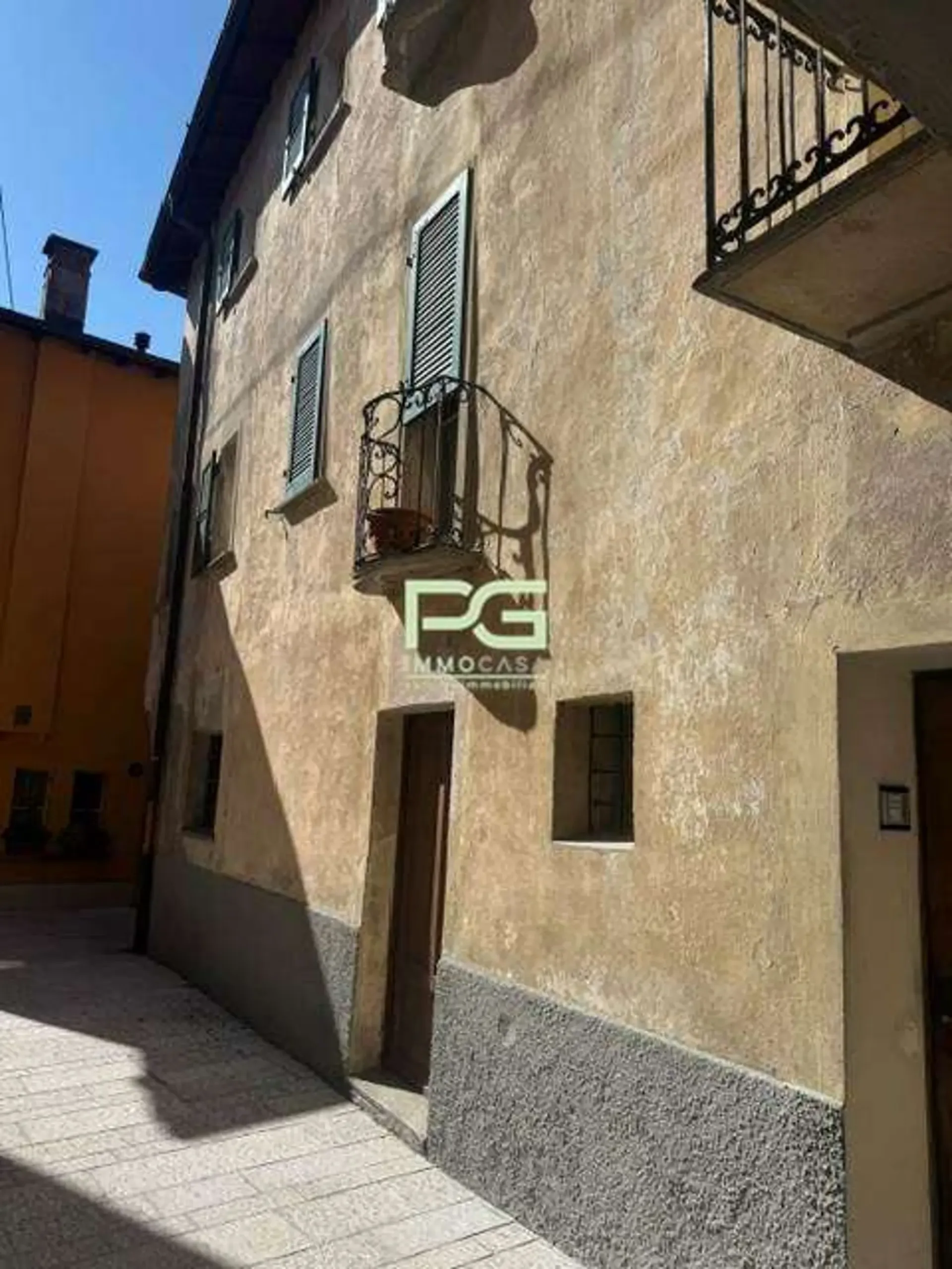 Casa plurifamiliare di nucleo in vendita