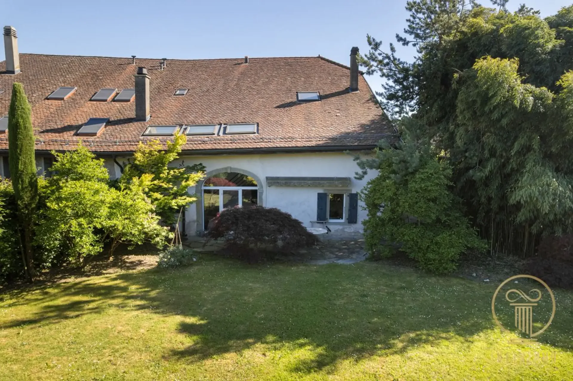 SULLENS, coup de coeur! Maison villageoise très bien rénovée à découvrir.