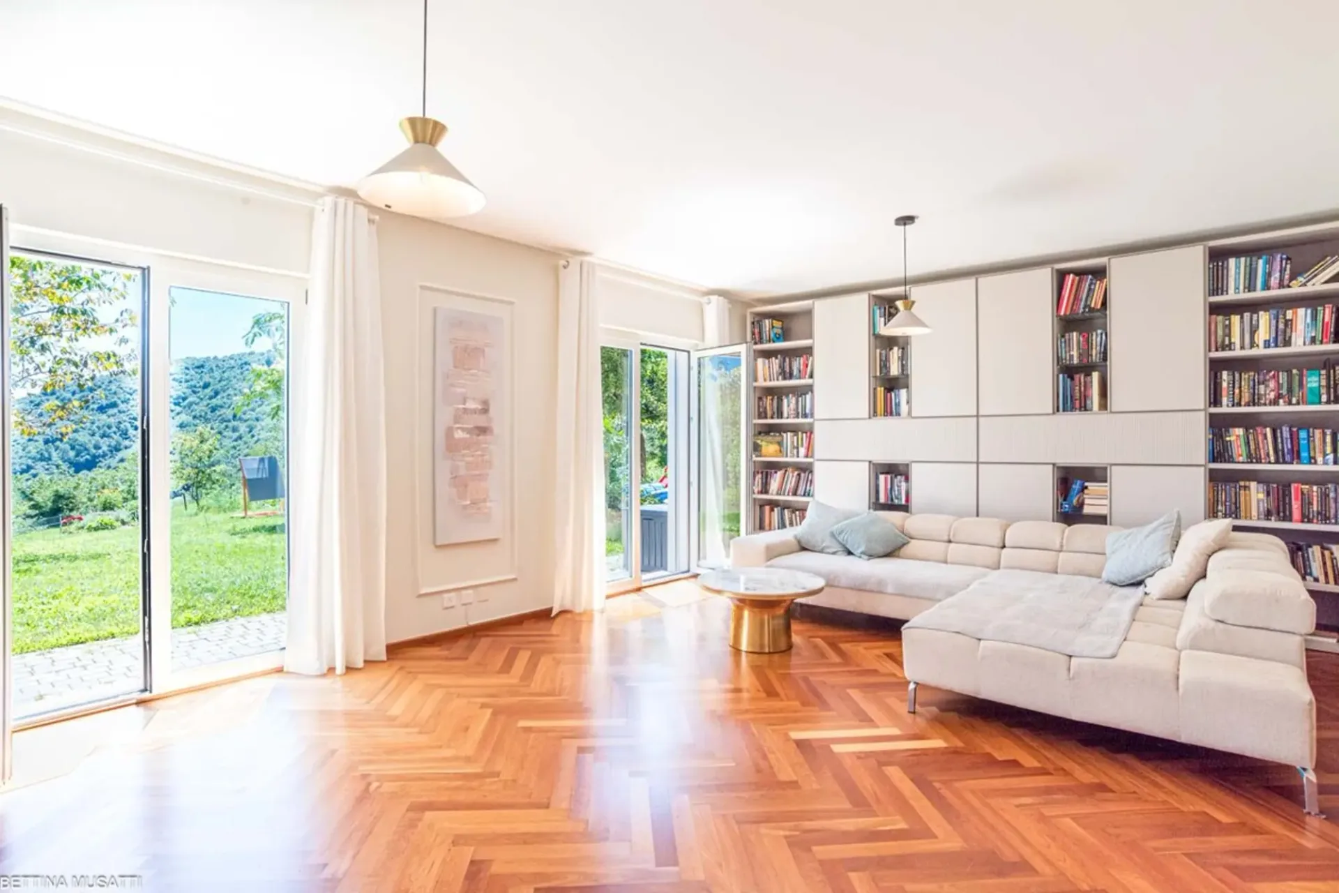 Elegant villa surrounded by greenery at the foot of Monte Lema