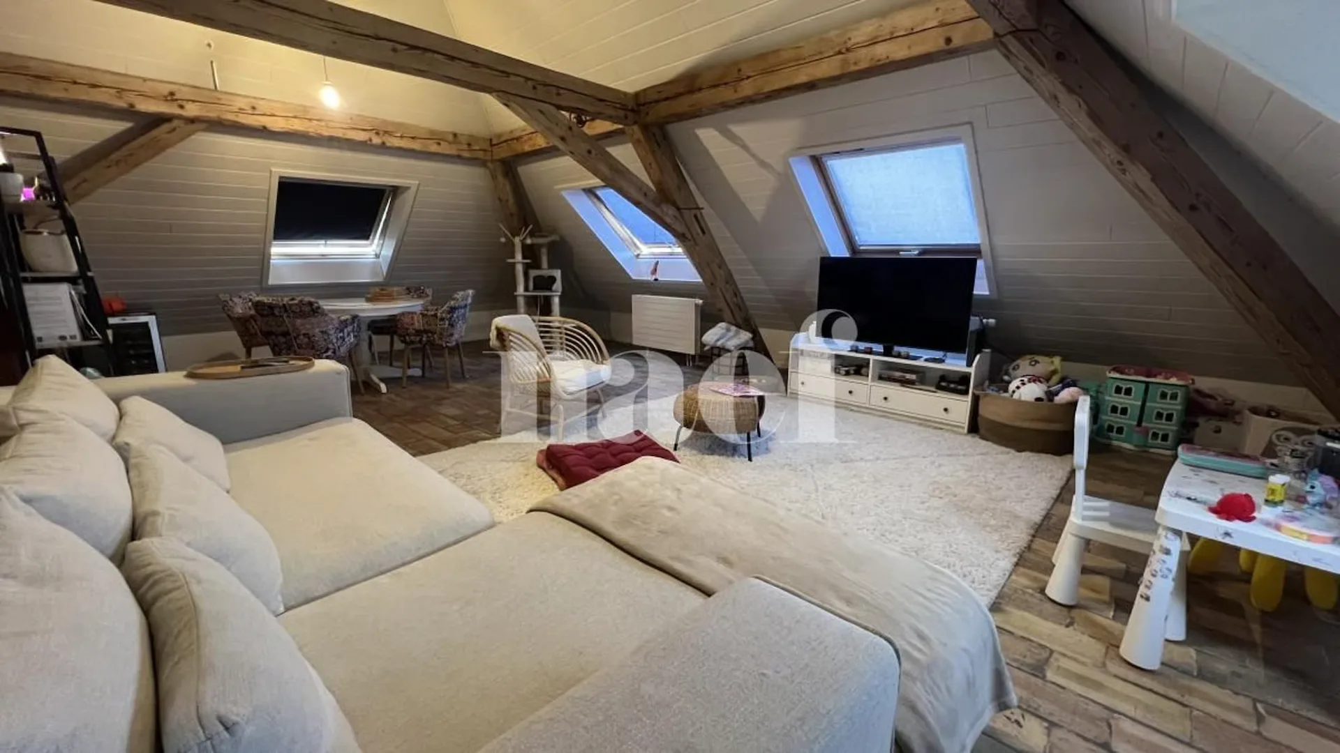 Avenches, Loft de 120 m2 au 3ème étage à louer !