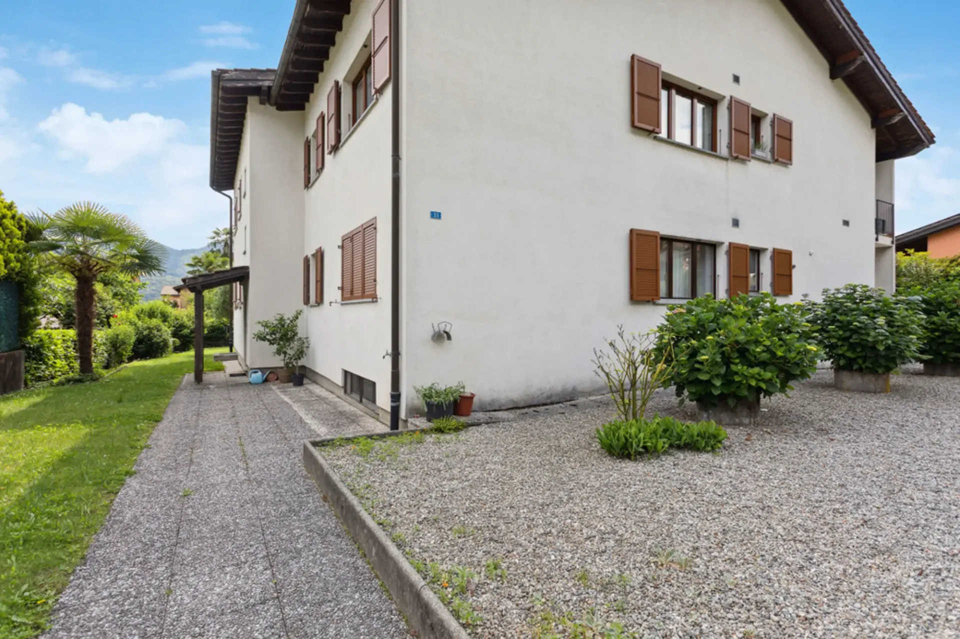 Schöne Wohnung mit gedecktem Parkplatz