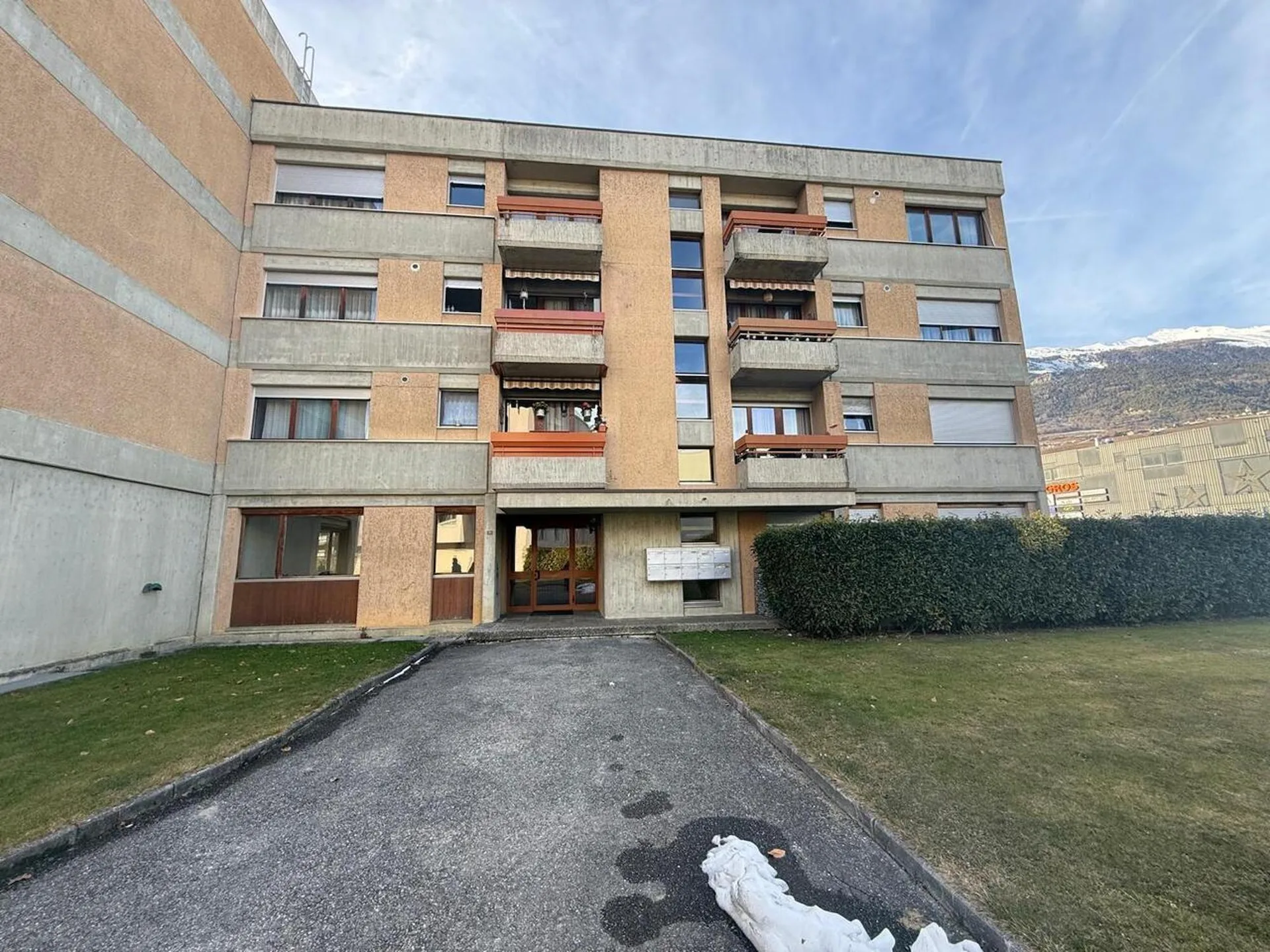 Studio mit 1.5 Zimmern und Terrasse in Conthey