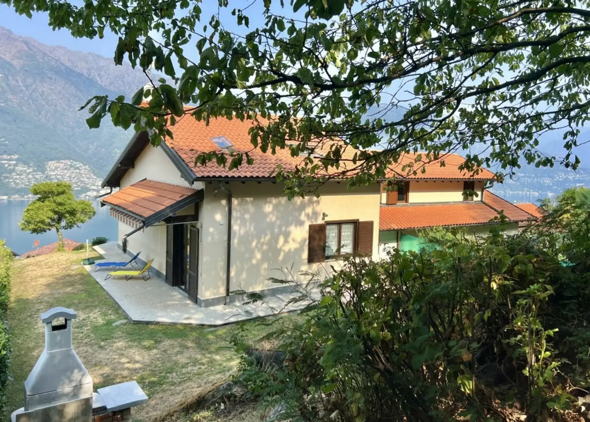 ITALY - Lago Maggiore, near Swiss border, semi-detached house with lake view