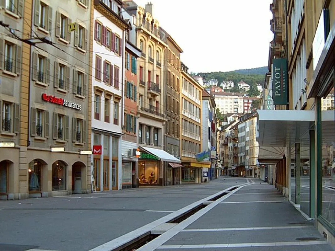Renovated Commercial Arcade of 26 m² in the Heart of Neuchâtel