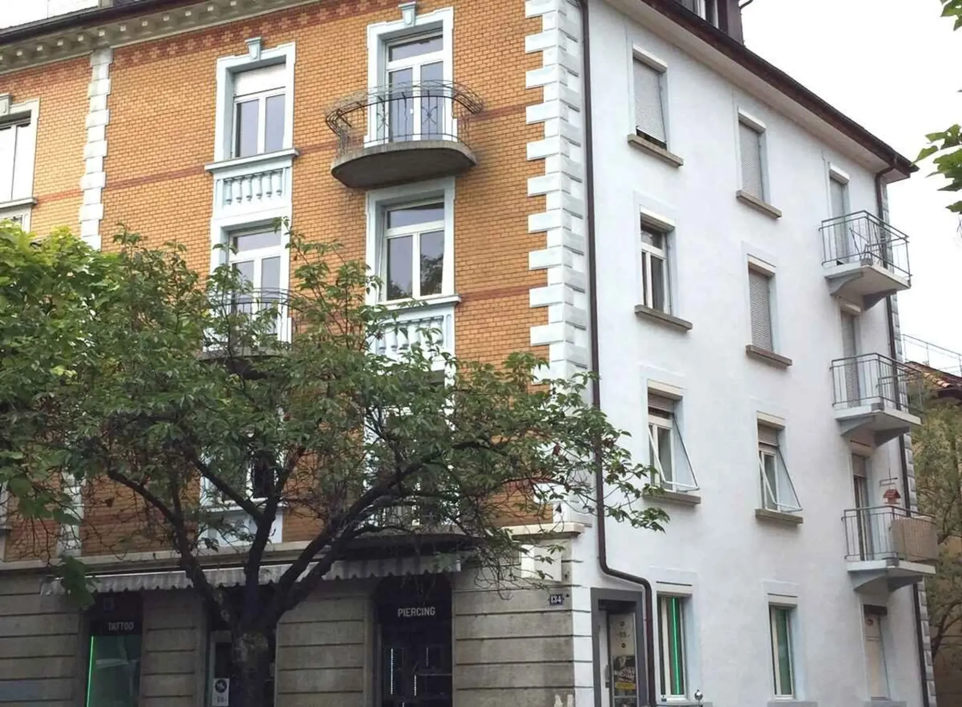 Charming 2.5-room old building apartment in the heart of Zürich-Altstetten