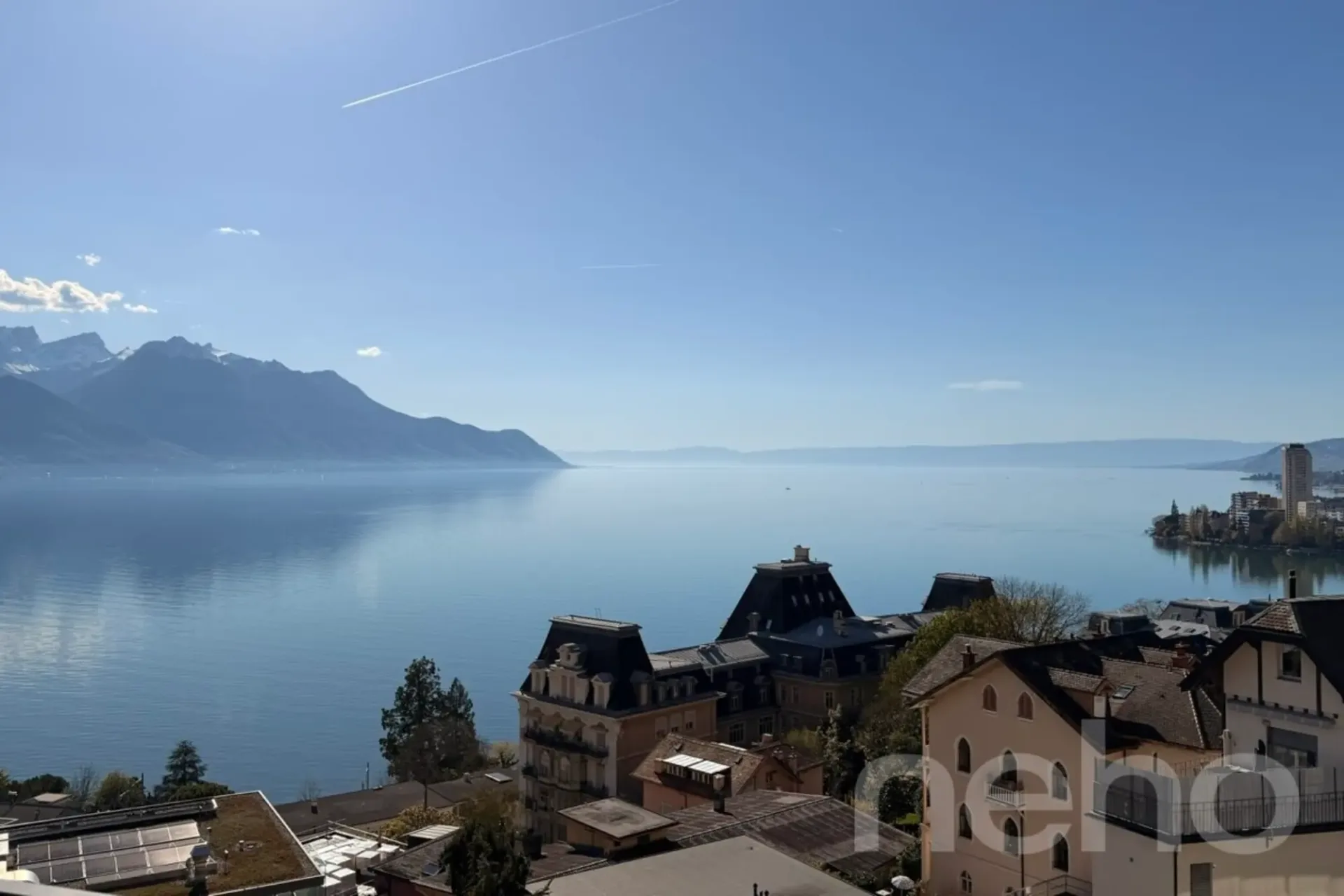 Vista lacustre mozzafiato per questo appartamento di 4.5 locali, ristrutturato con cura