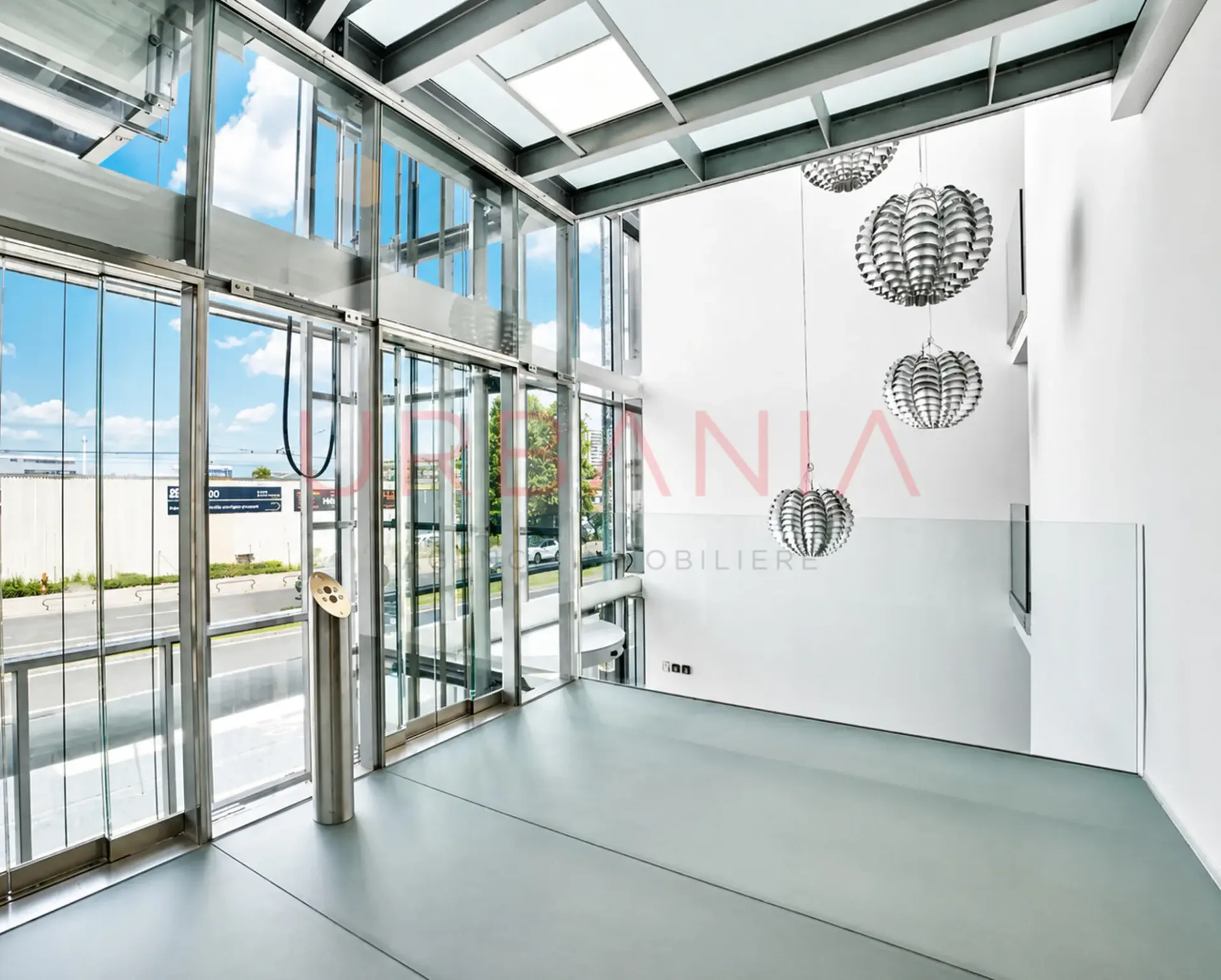 MAGNIFIQUES BUREAUX DE 300 M2 DANS UN IMMEUBLE RECENT