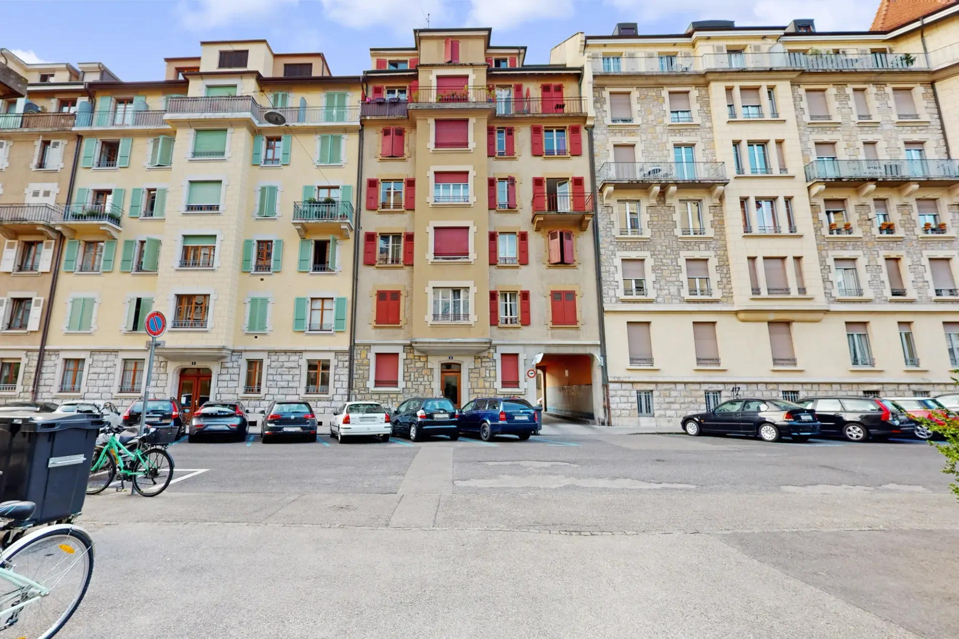 Wohnung mit Durchgang komplett renoviert