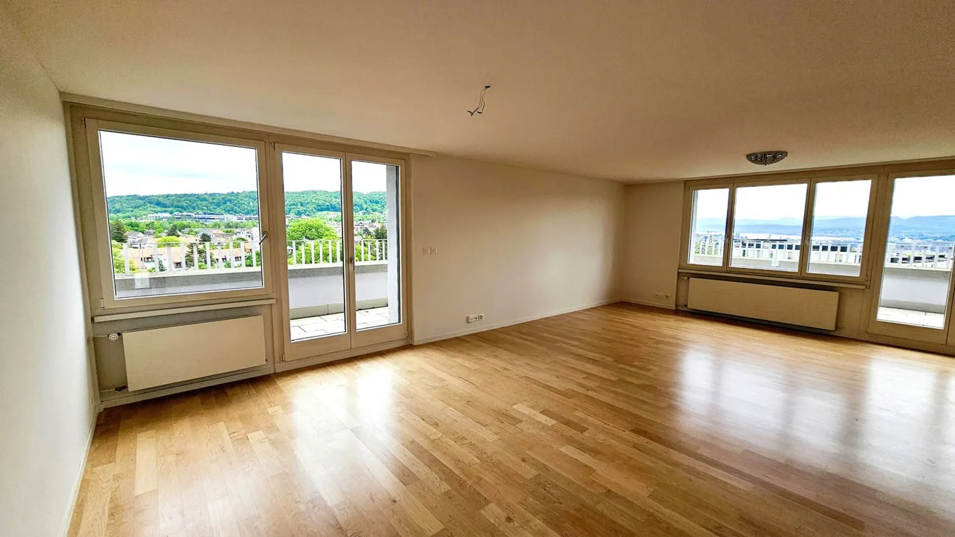 Gekühlte 3.5-Zimmer-Attikawohnung mit Blick über Zürich am Bucheggplatz