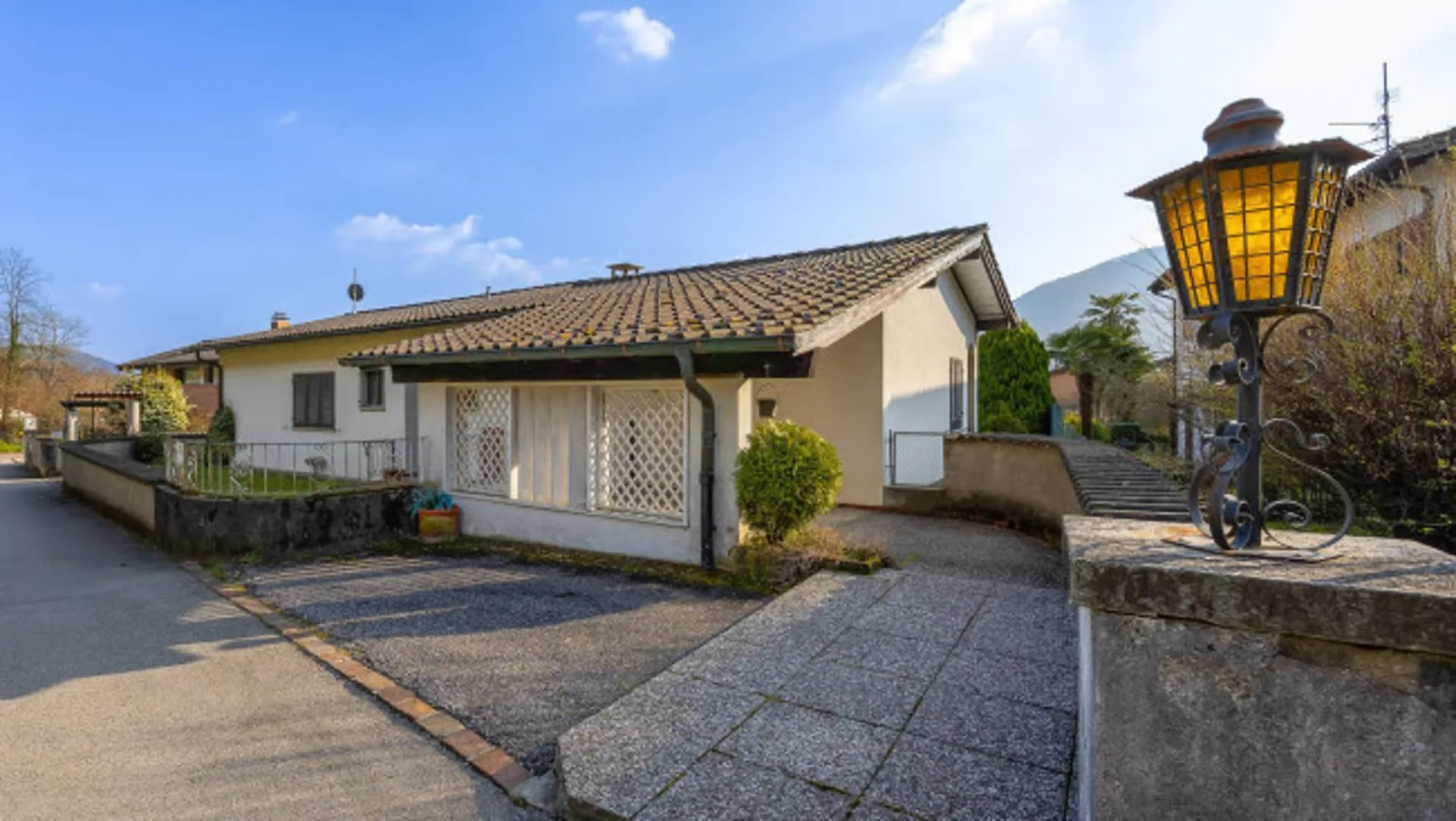 Casa unifamiliare con giardino e piscina / Einfamilienhaus mit Garten und Schwimmbad