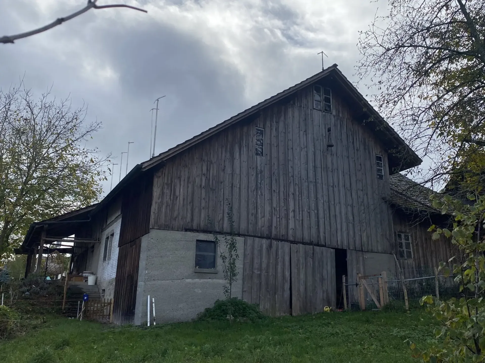 Idyllic building land in an exclusive location with an approved construction project