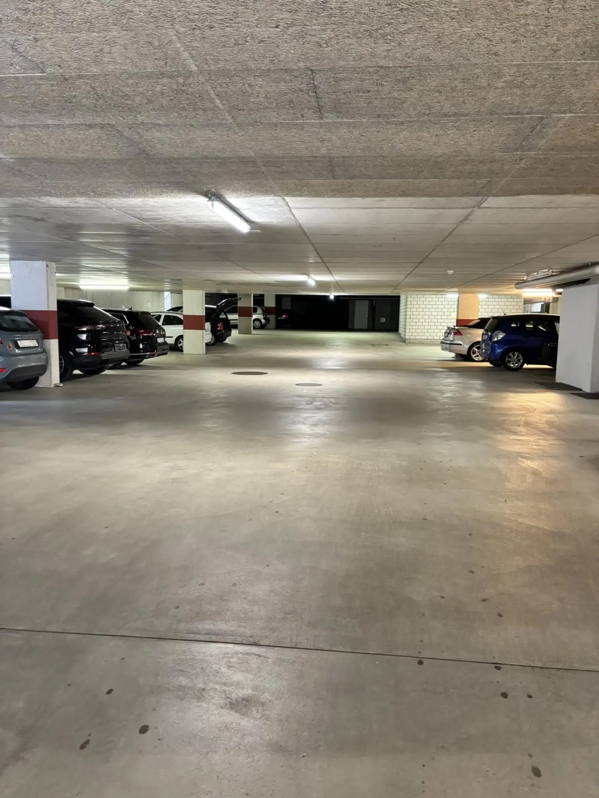 Einstellhallenplatz zu vermieten