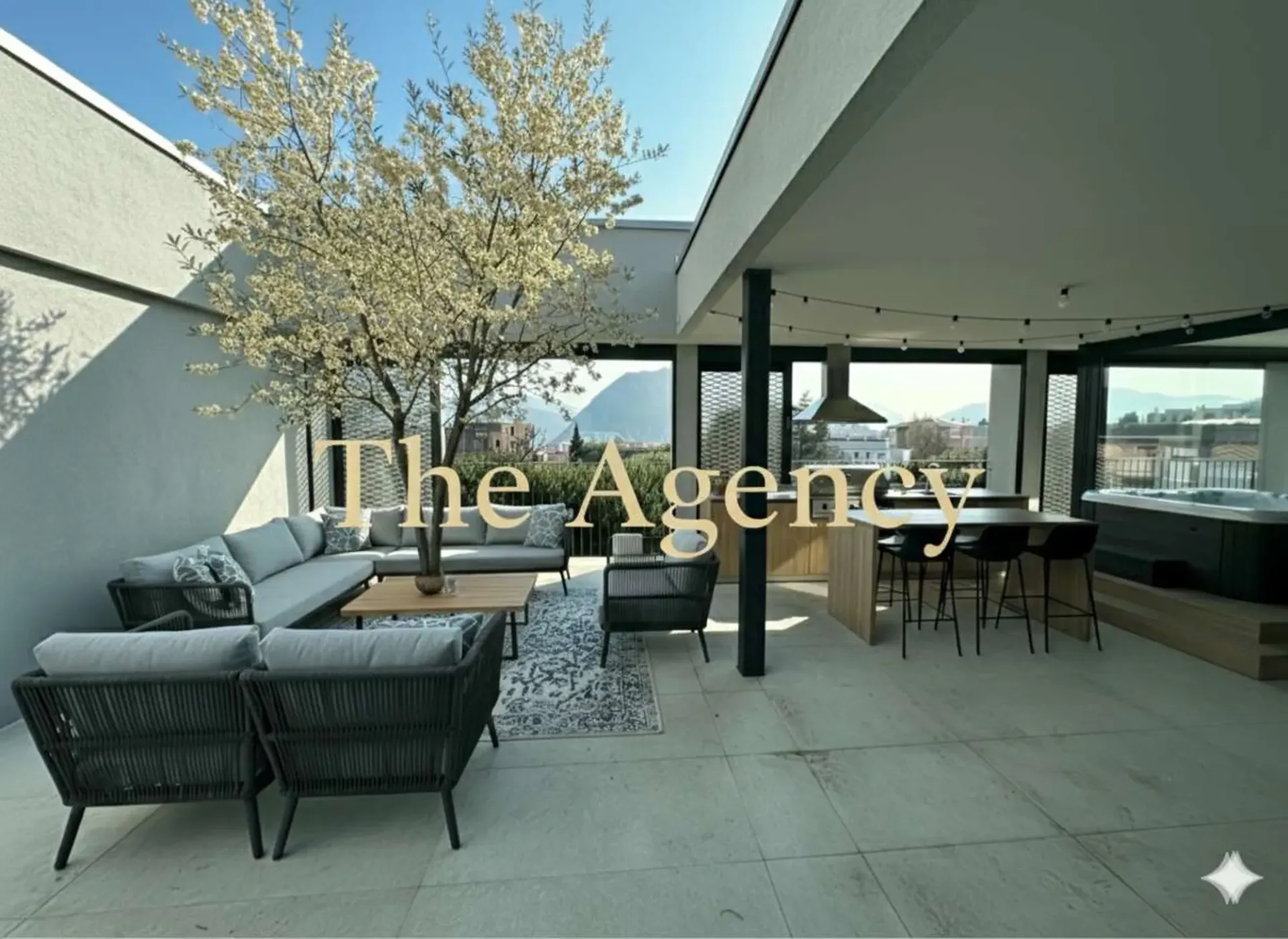 Splendide attique panoramique avec grand terrasse