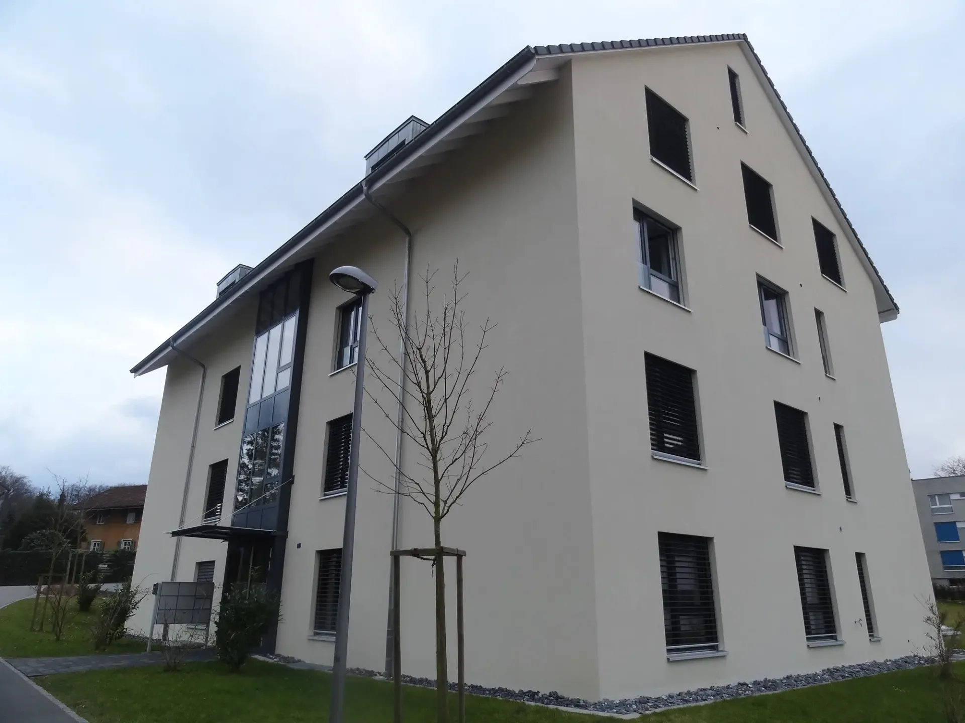 Einstellhallenplatz zu vermieten