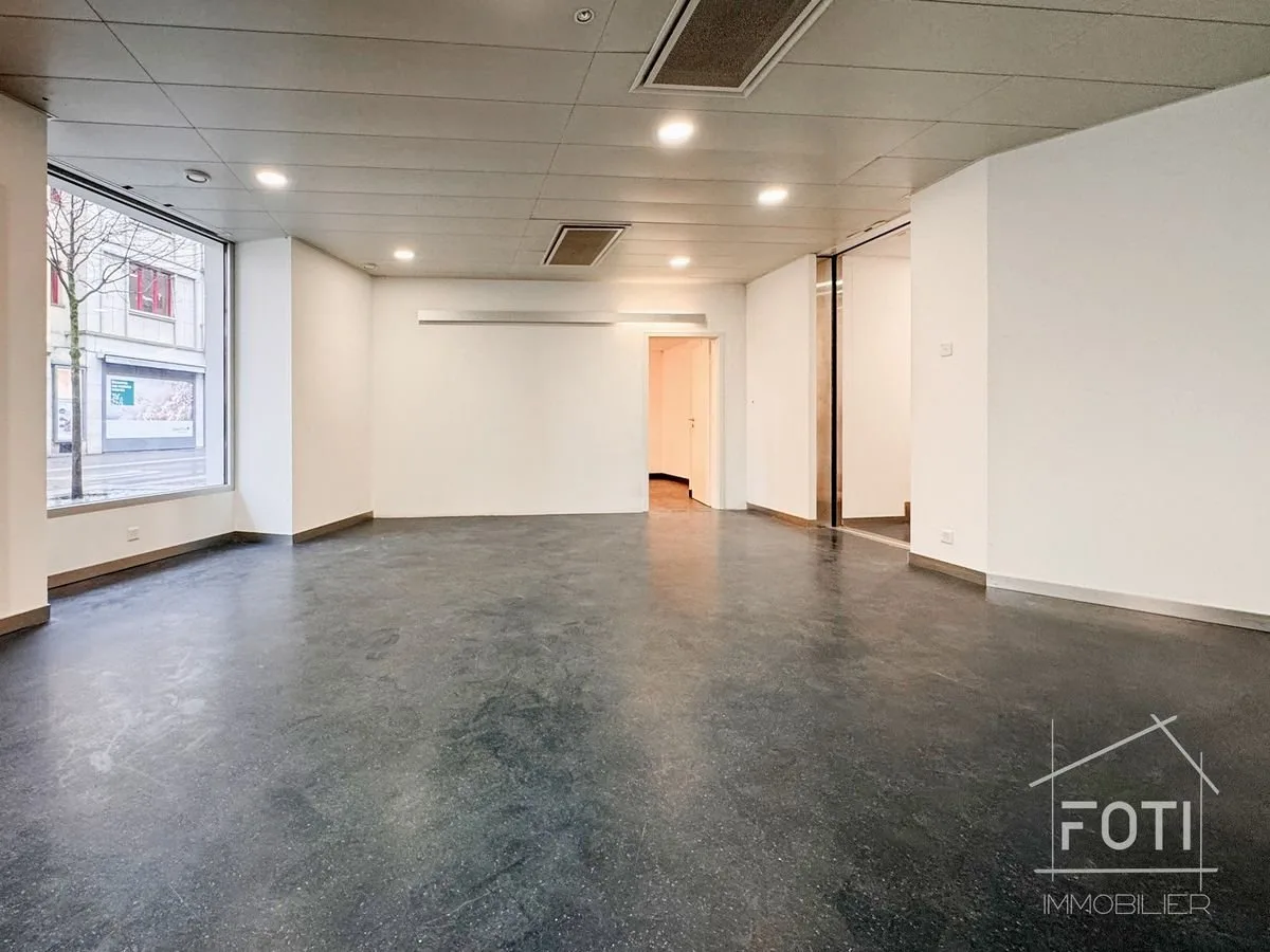 Ufficio in un edificio commerciale situato in posizione ideale nel centro di Monthey