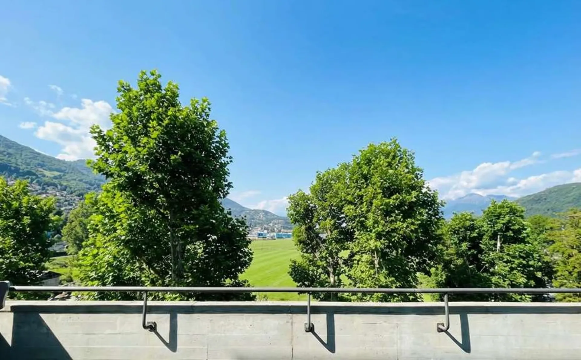 Elegantes Dachgeschoss mit Wintergarten und Terrasse