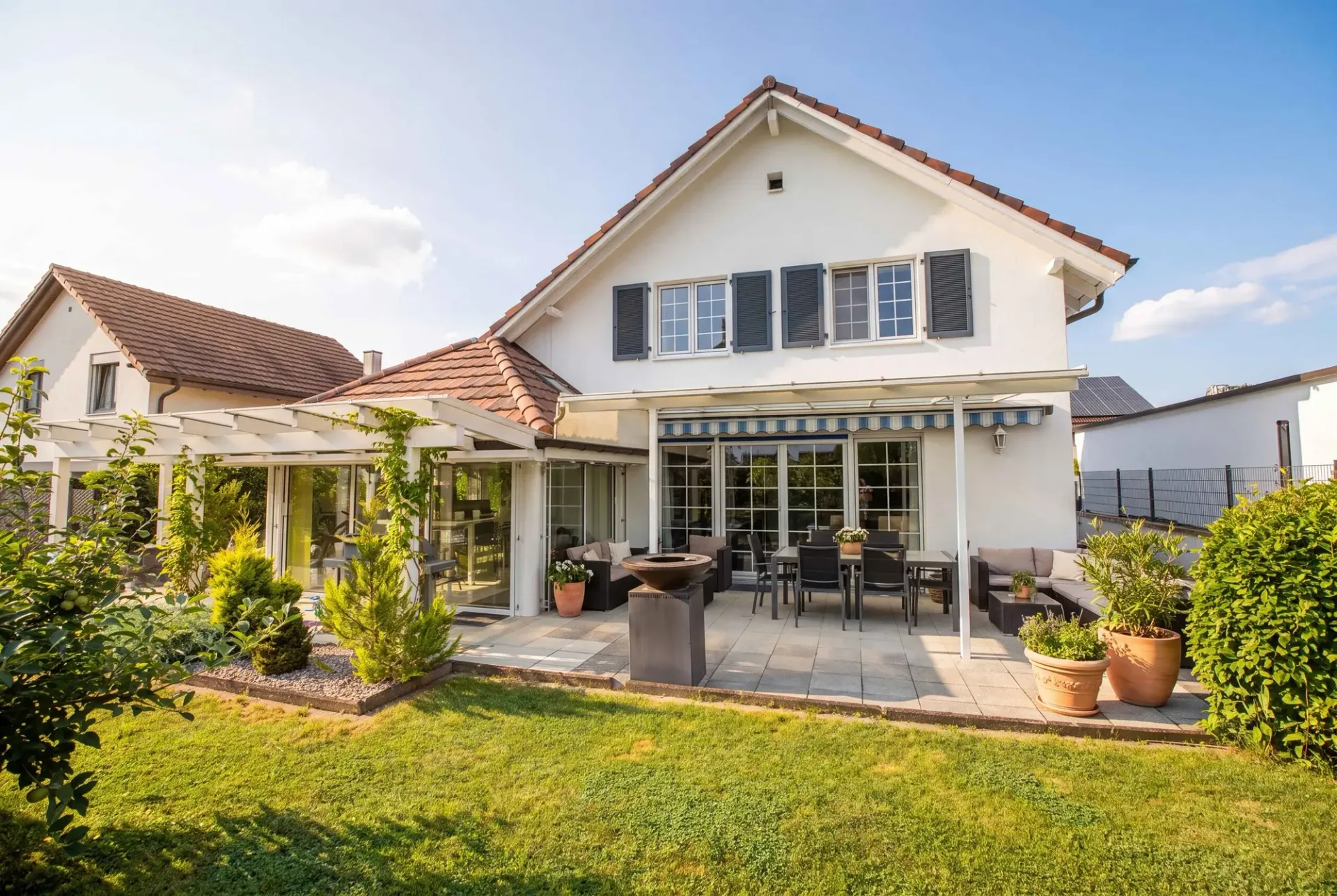 WELL-MAINTAINED SINGLE-FAMILY HOME IN BRISLACH - LIVING IN A GARDEN PARADISE