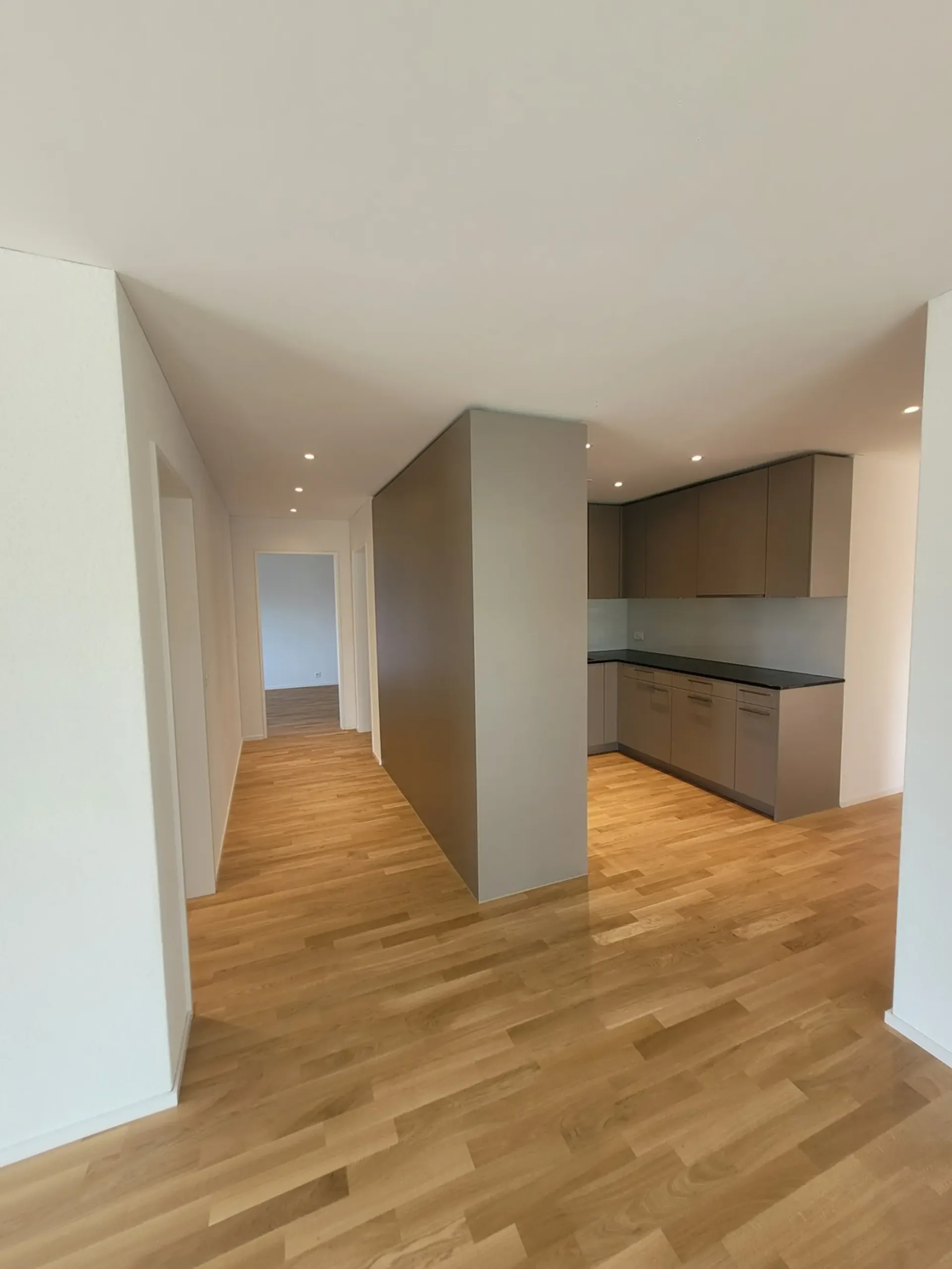 Erstbezug im HIGH FIVE  Grosszügige 4.5-Zimmerwohnung mit Wintergarten & Balkon