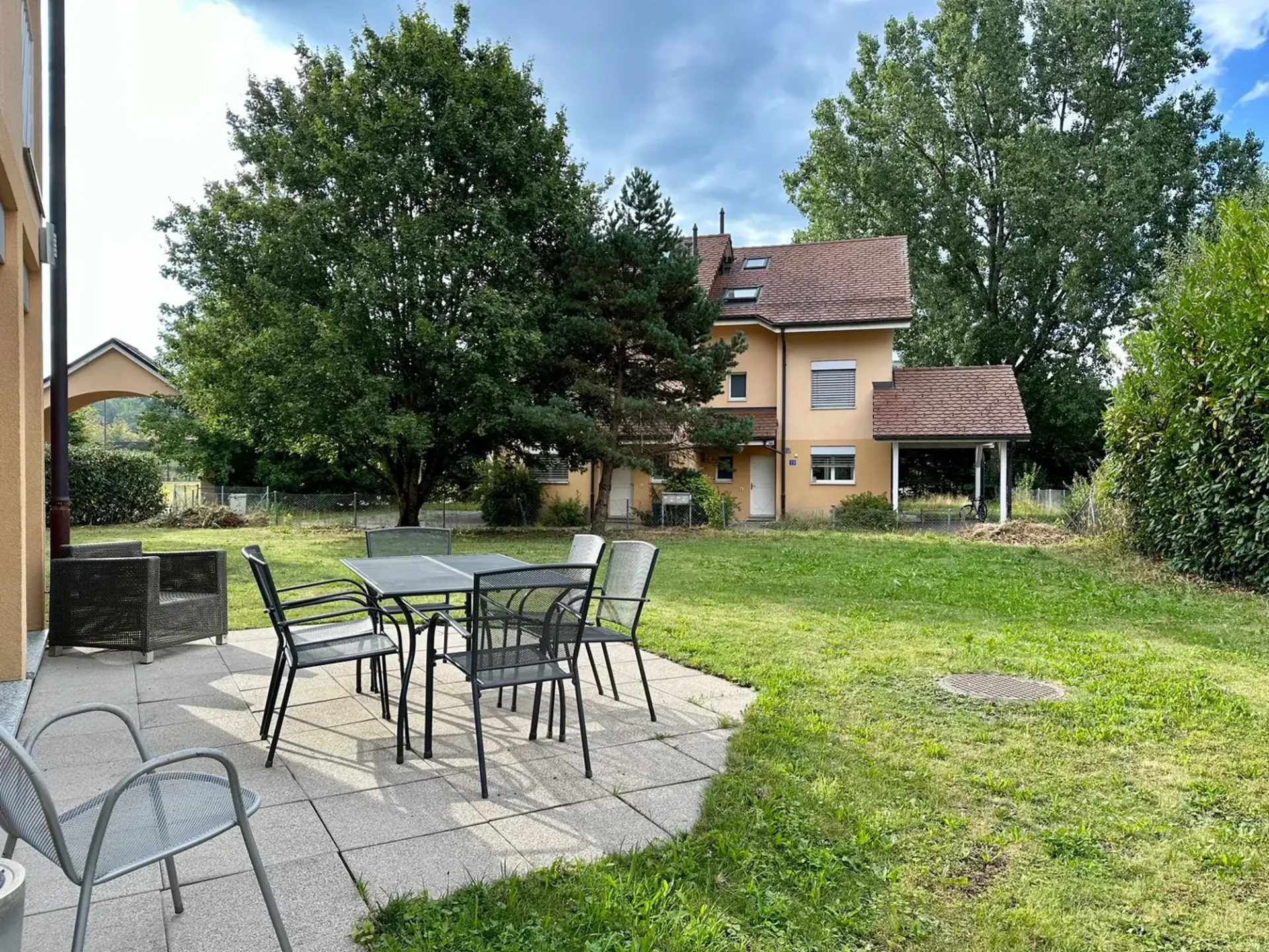 Opposite EHL - Furnished Room