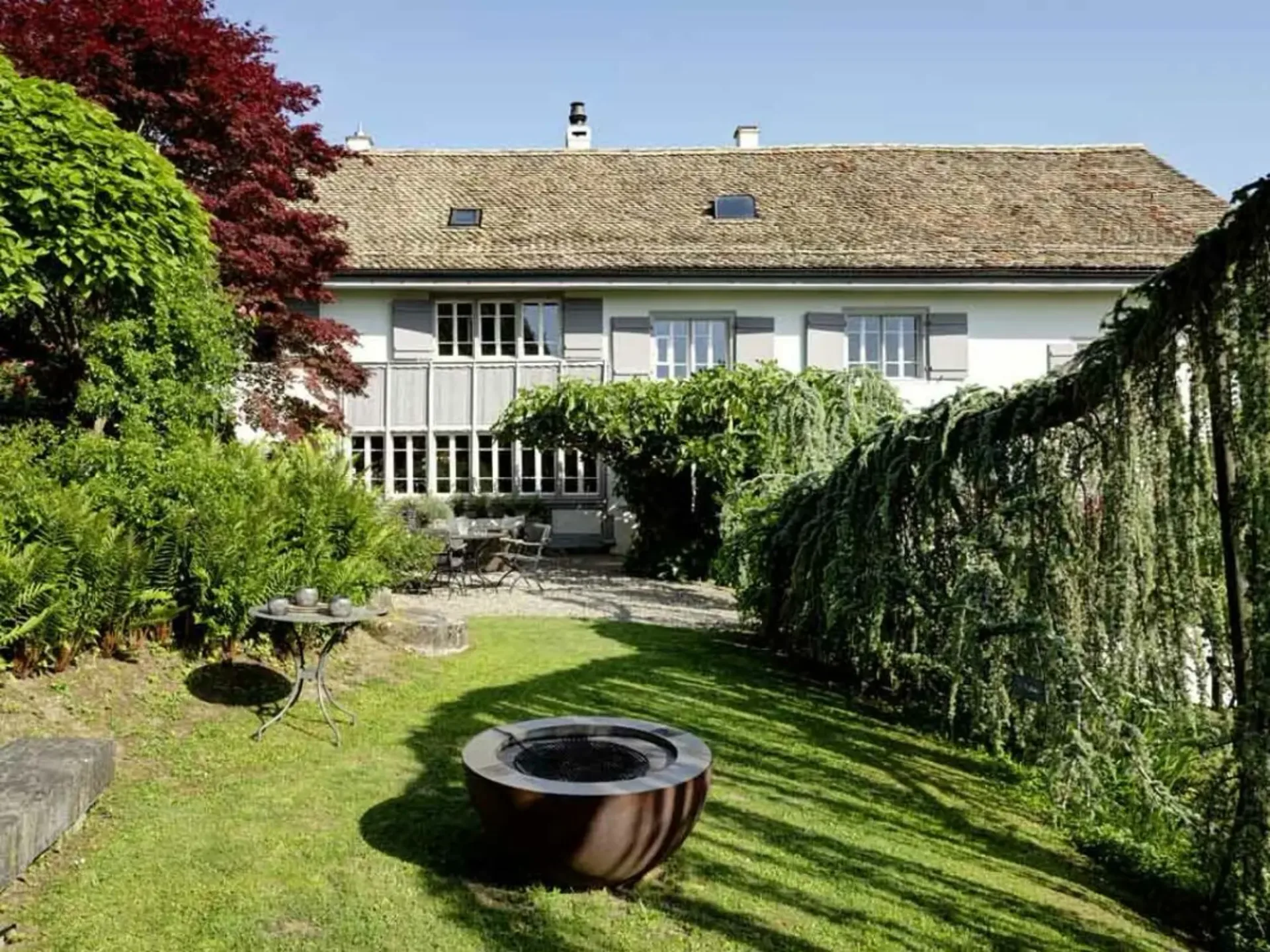 Landhausjuwel mit Charme, verwunschenem Garten und Ausnützungspotenzial