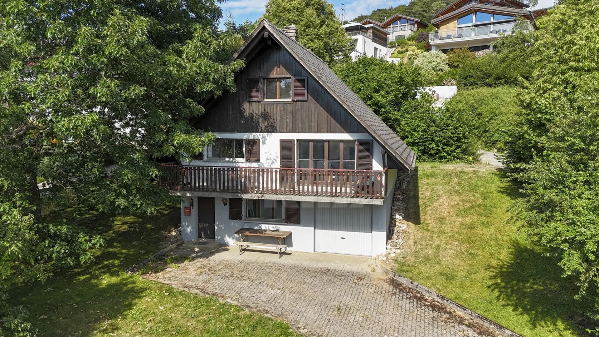 Einzigartiges Einfamilienhaus mit Balkon und großem Garten