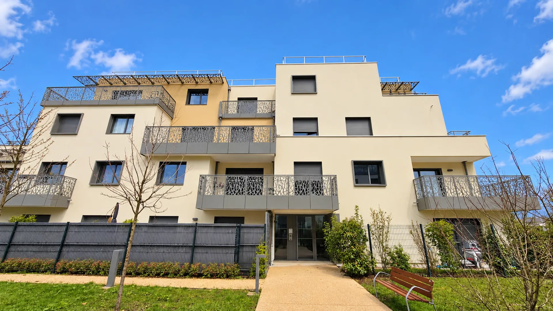 Divonne, 95m2, T4 from 2023, with garden/terrace of 162m2 and 2 garages