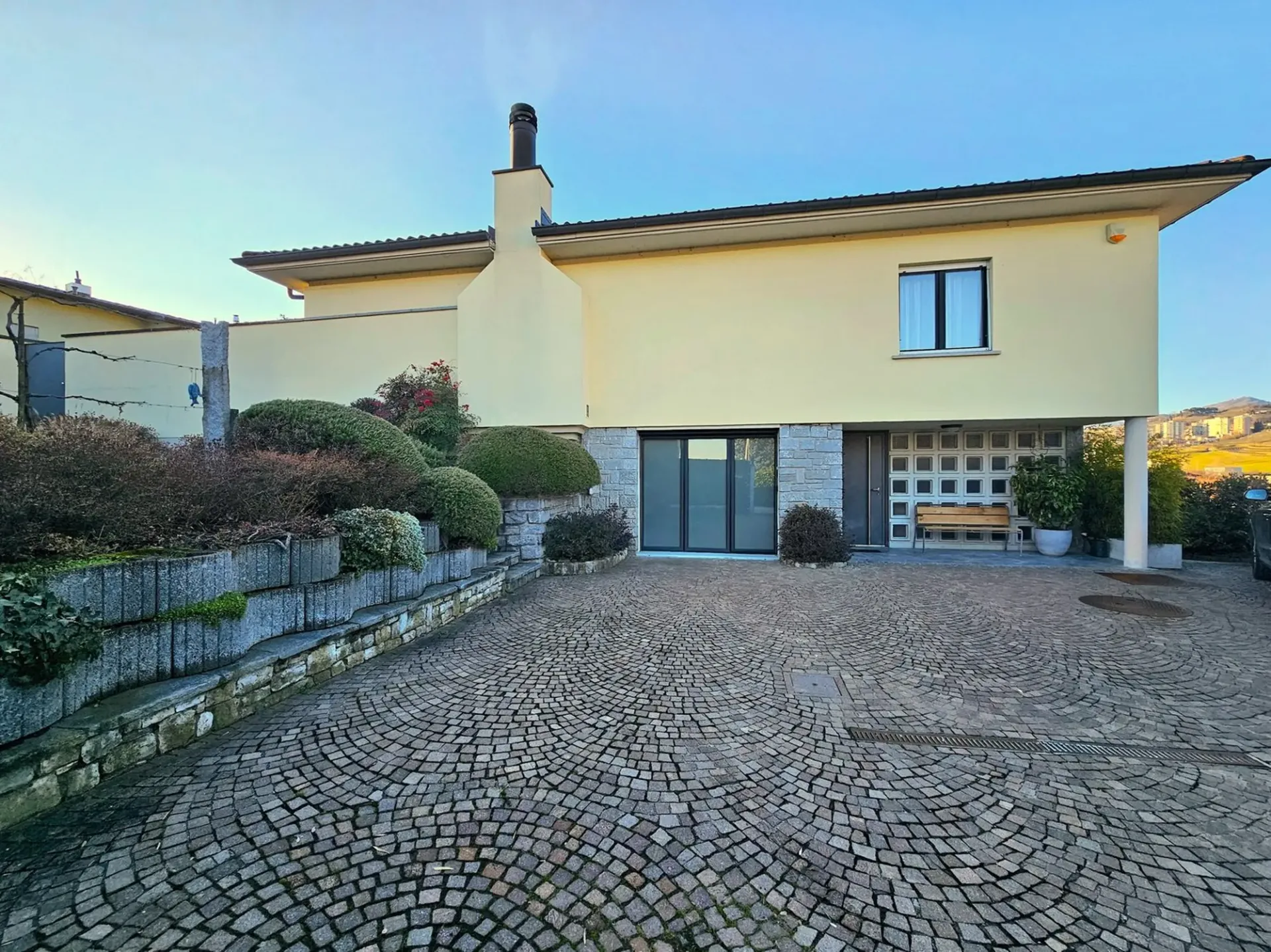 Balerna: Wunderschönes Einfamilienhaus im Grünen, mit großem Garten und Pool