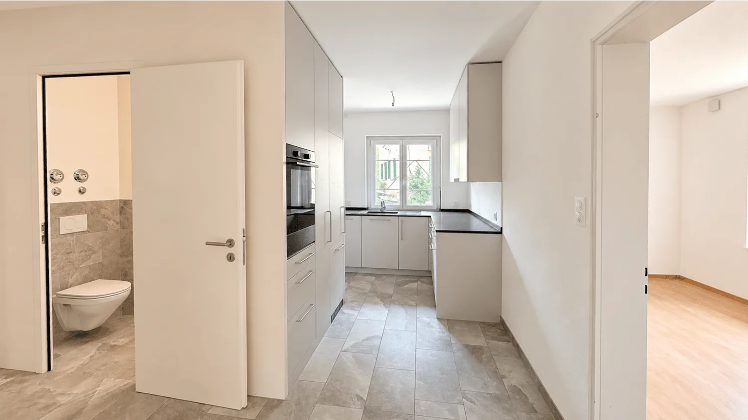Appartement de 4 pièces rénové au rez-de-chaussée