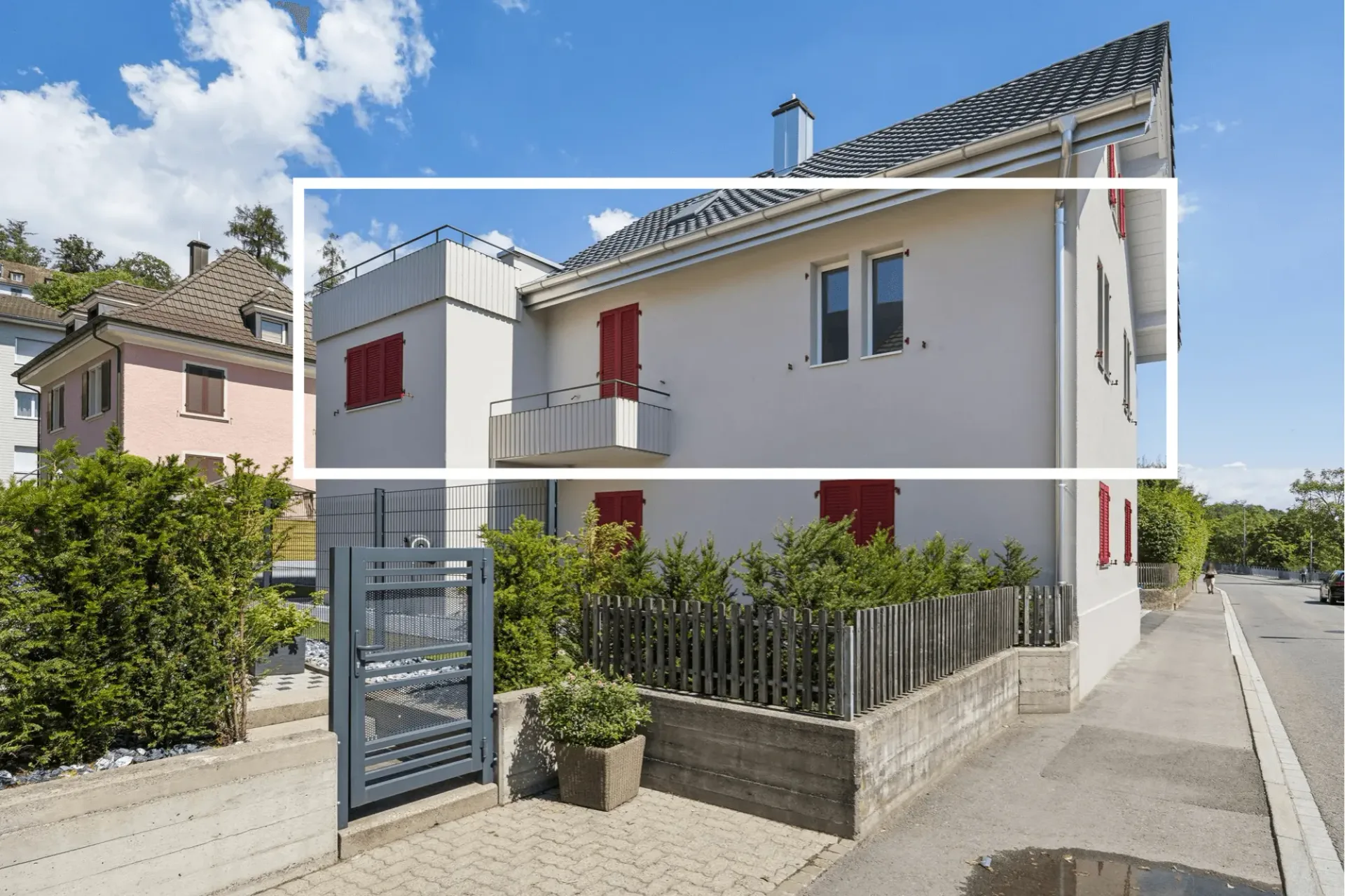 Freshly renovated 4-room apartment with spacious roof terrace