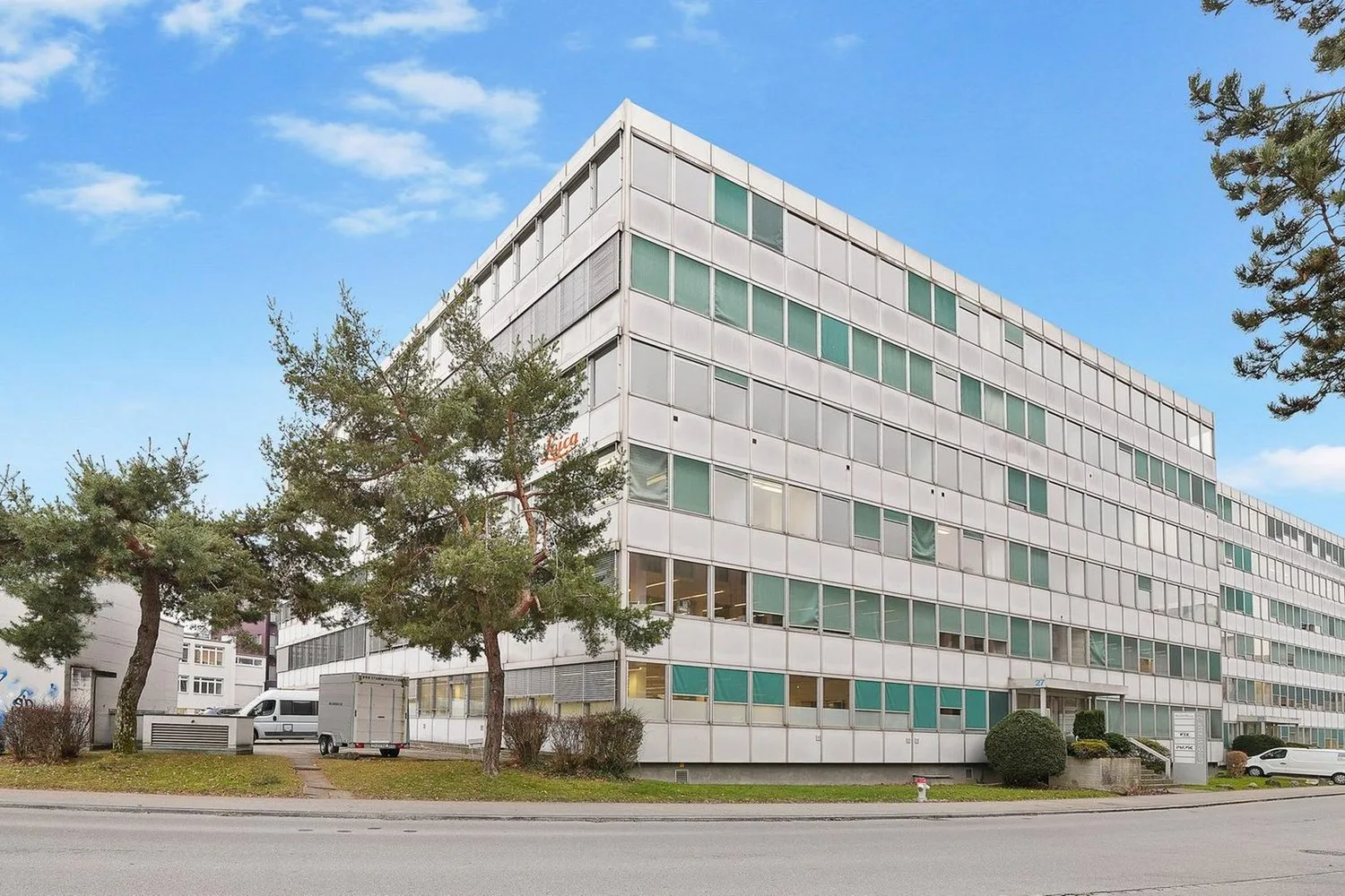 Warehouse space with large delivery and good accessibility in Glattbrugg!